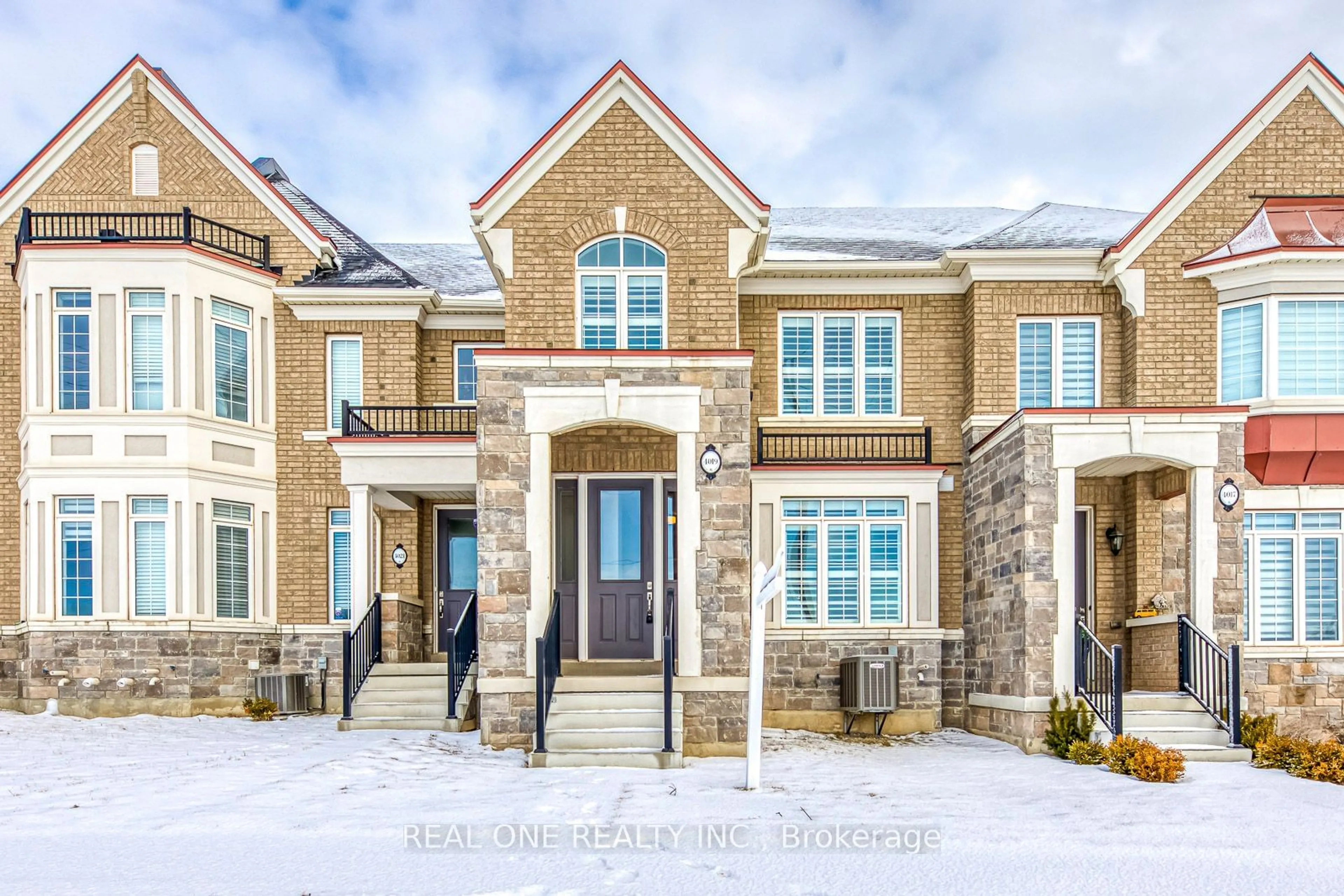 Home with brick exterior material, unknown for 4019 Sixth Line, Oakville Ontario L6H 3P8