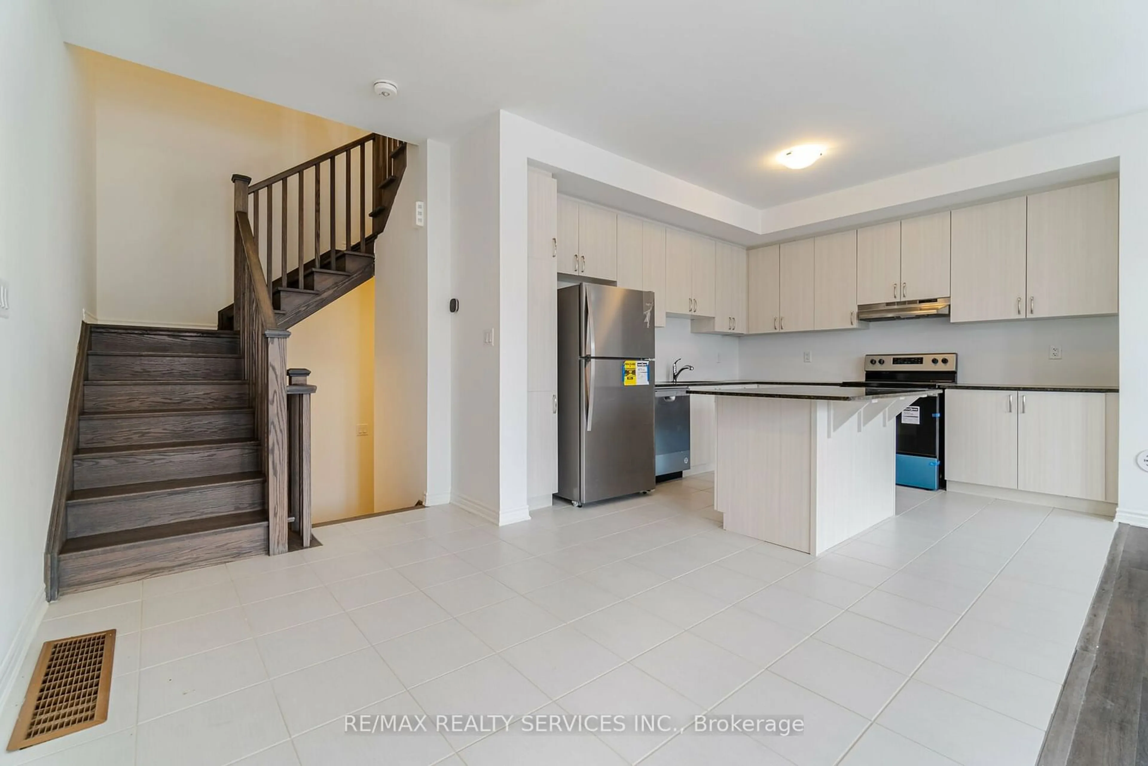 Open concept kitchen, unknown for 10 MELMAR St, Brampton Ontario L7A 0B6