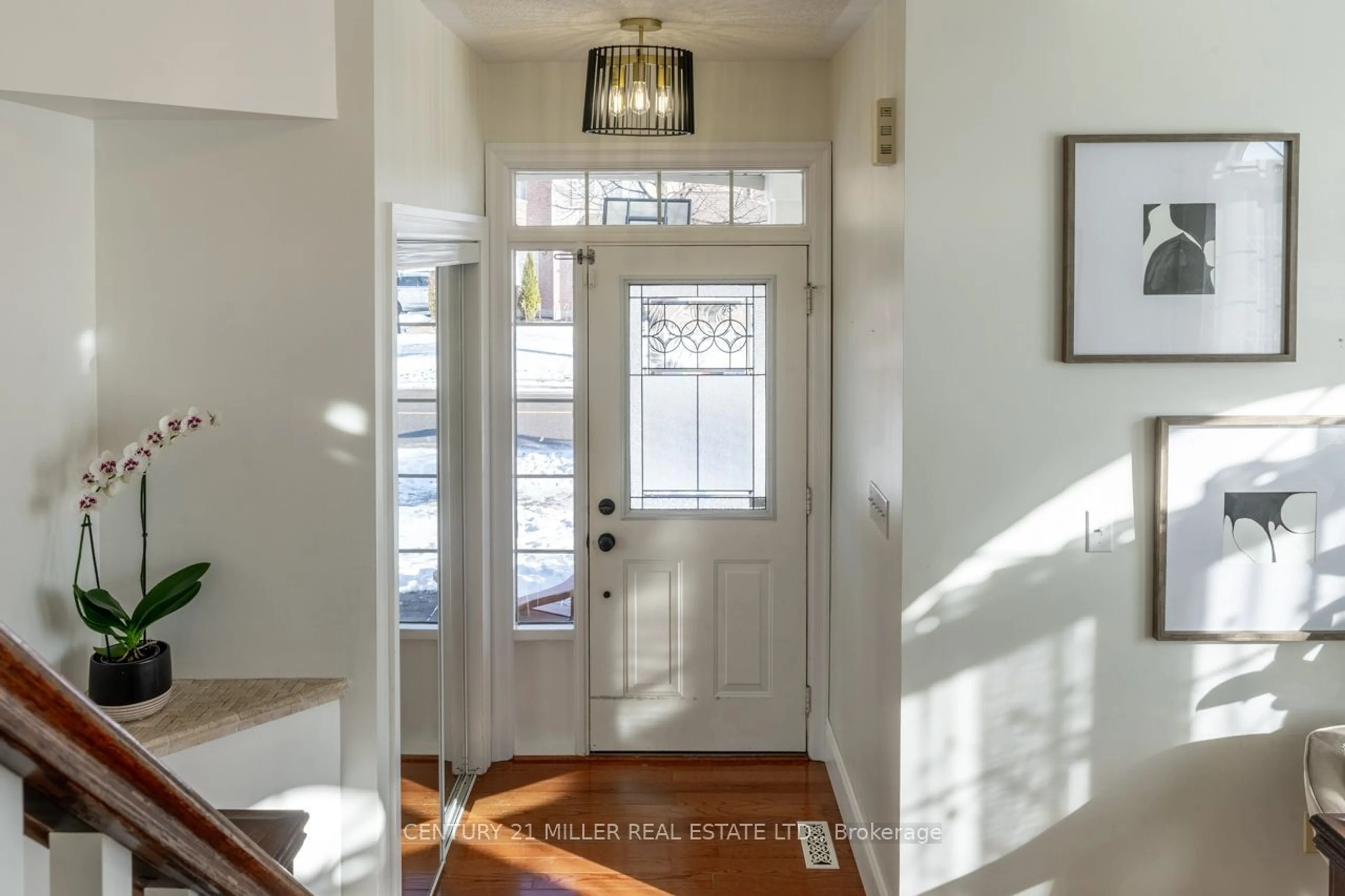 Indoor entryway for 1619 Waldie Ave, Milton Ontario L9T 5N3