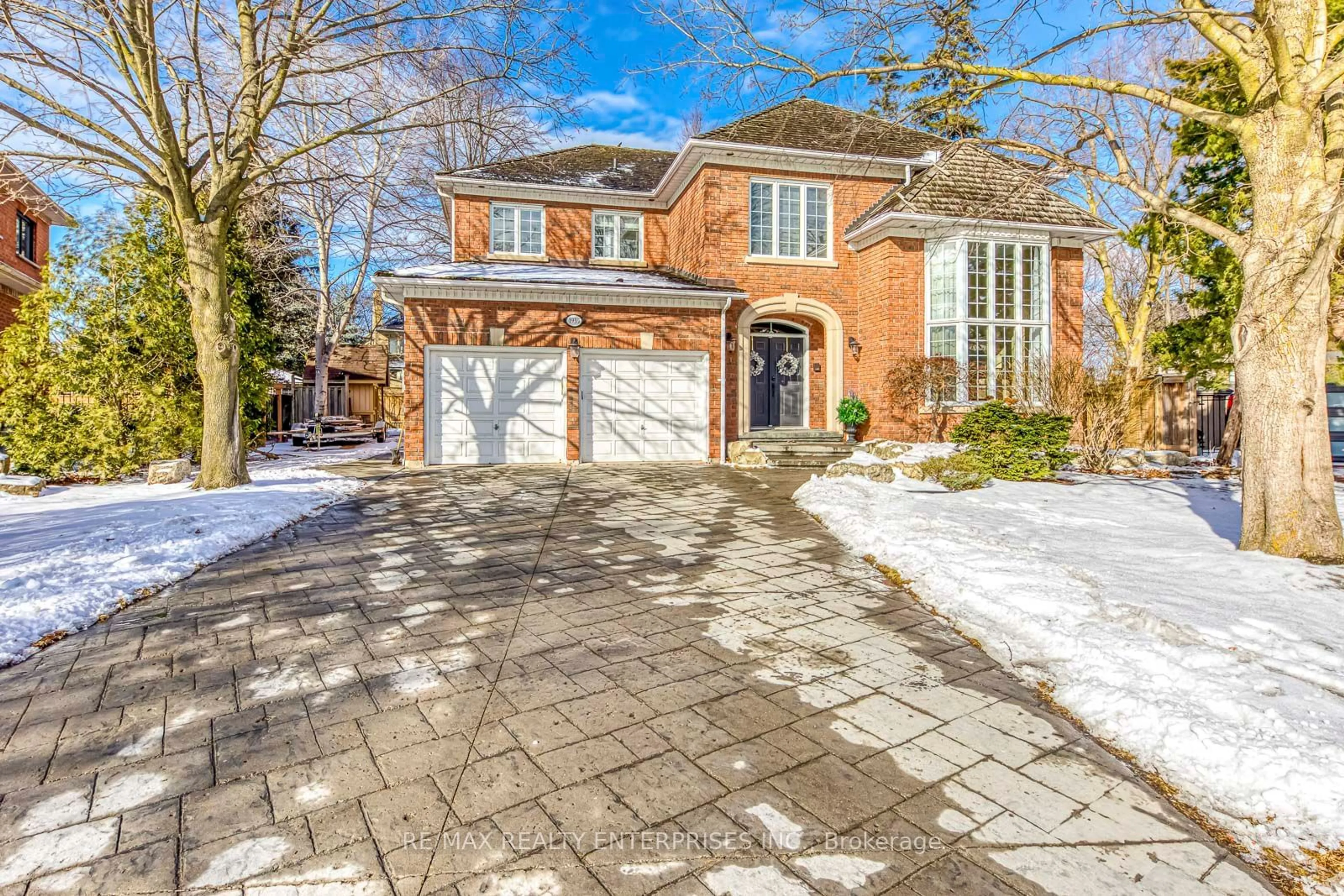 Home with brick exterior material, street for 1935 Calgary Crt, Mississauga Ontario L5H 4J1