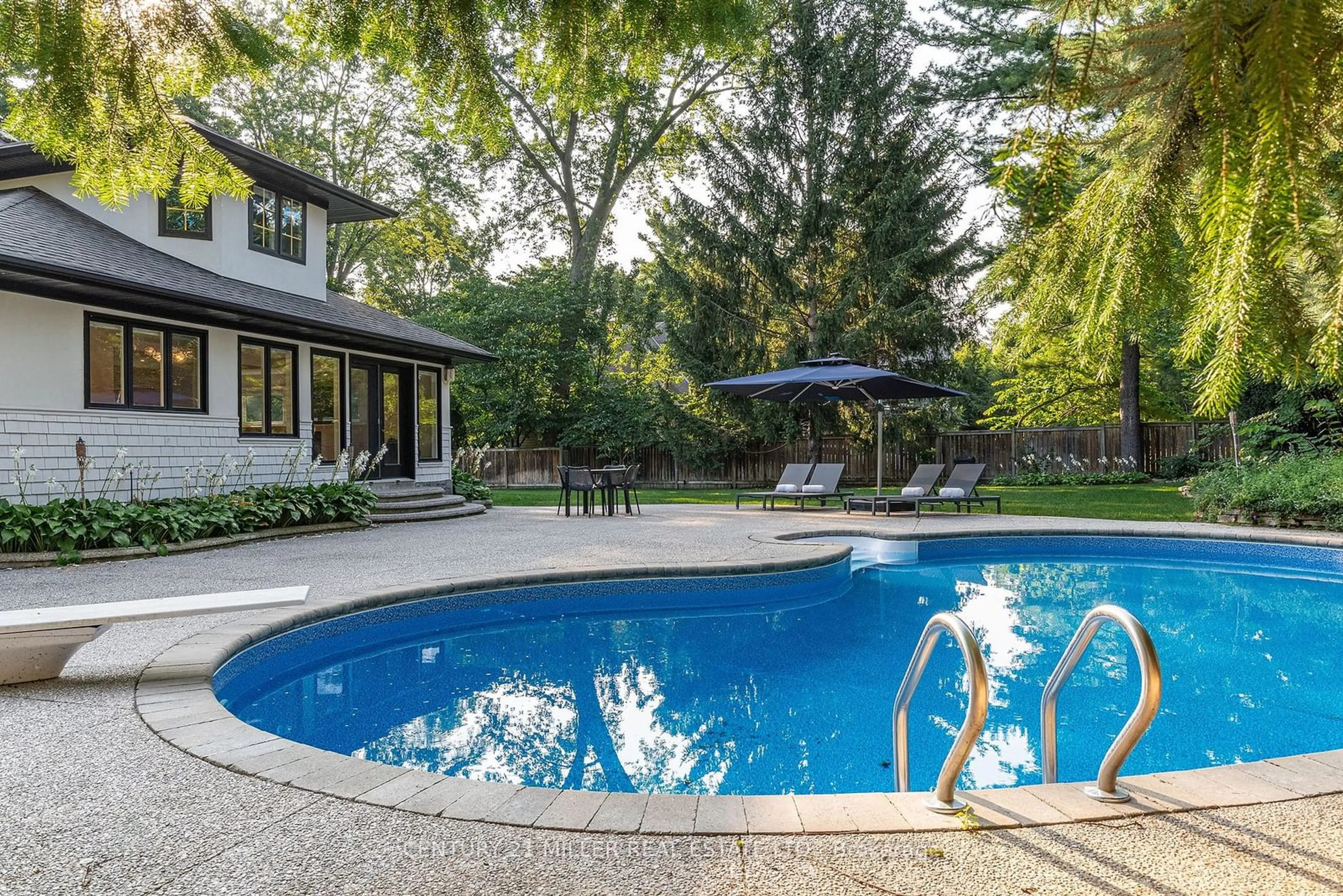 Pool for 1247 Cumnock Cres, Oakville Ontario L6J 2N6