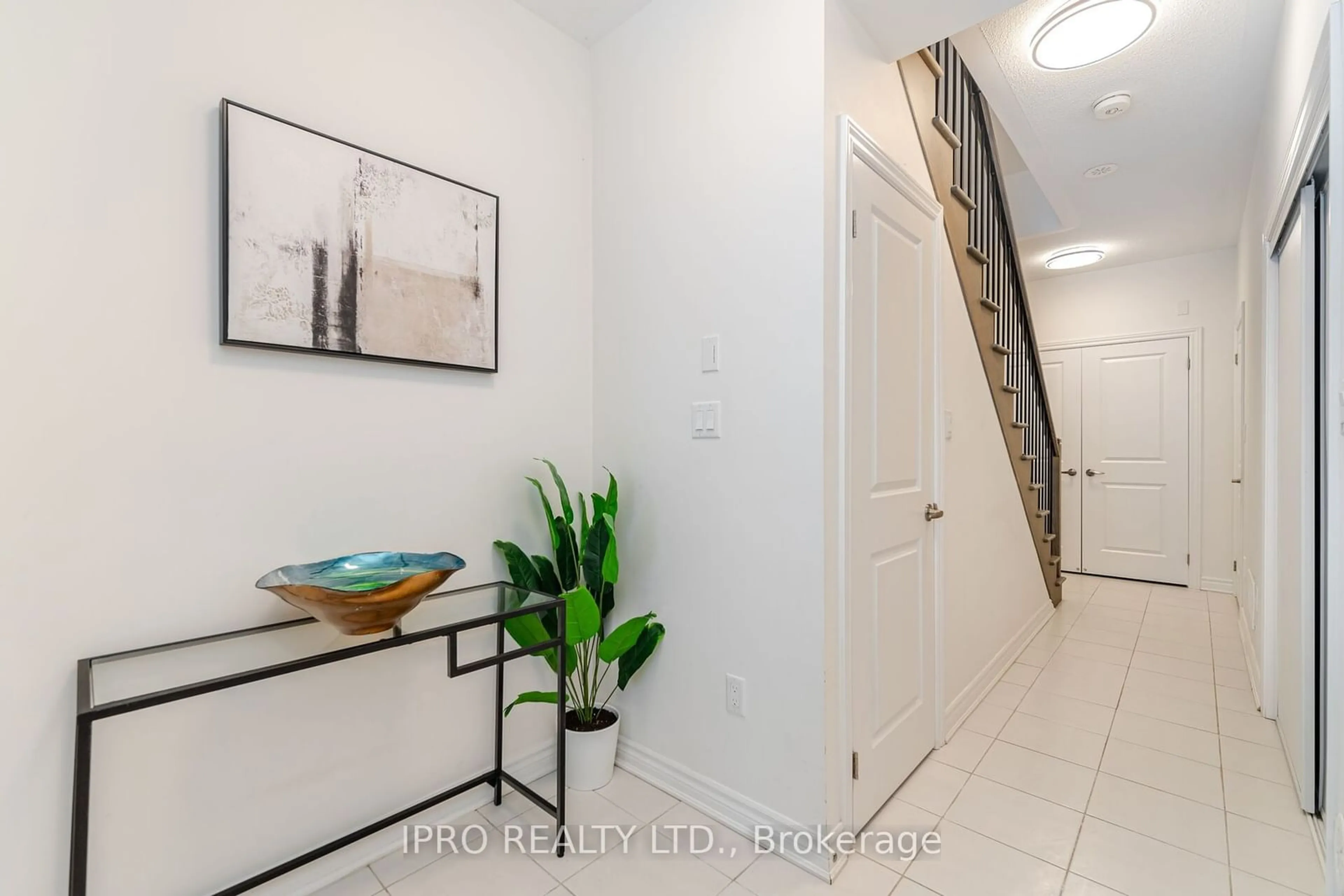 Indoor entryway for 1187 Lloyd Landing Dr, Milton Ontario L9T 2X5