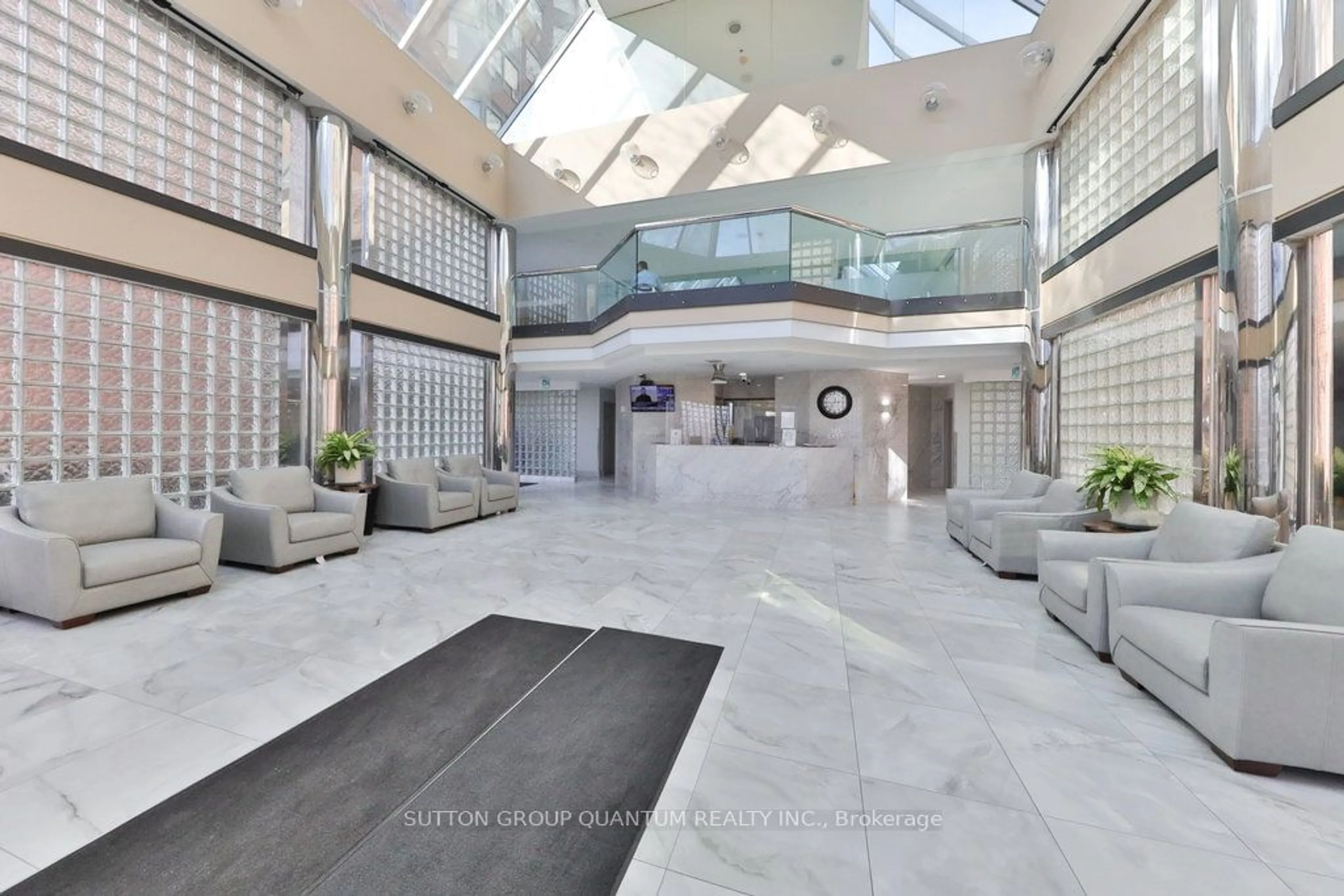 Lobby for 335 Webb Dr #1604, Mississauga Ontario L5B 4A1