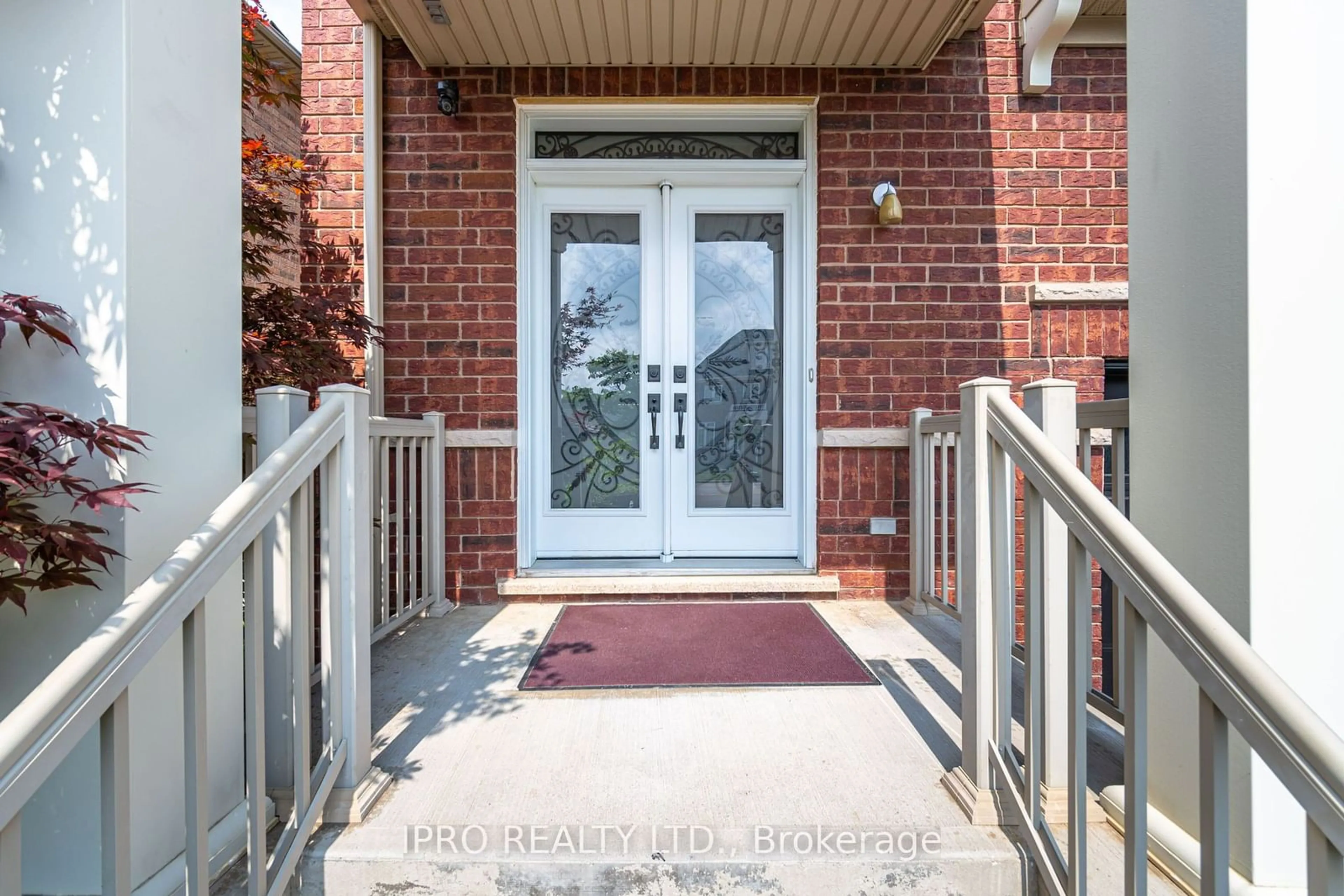 Indoor entryway for 409 Scott Blvd, Milton Ontario L9T 0T1