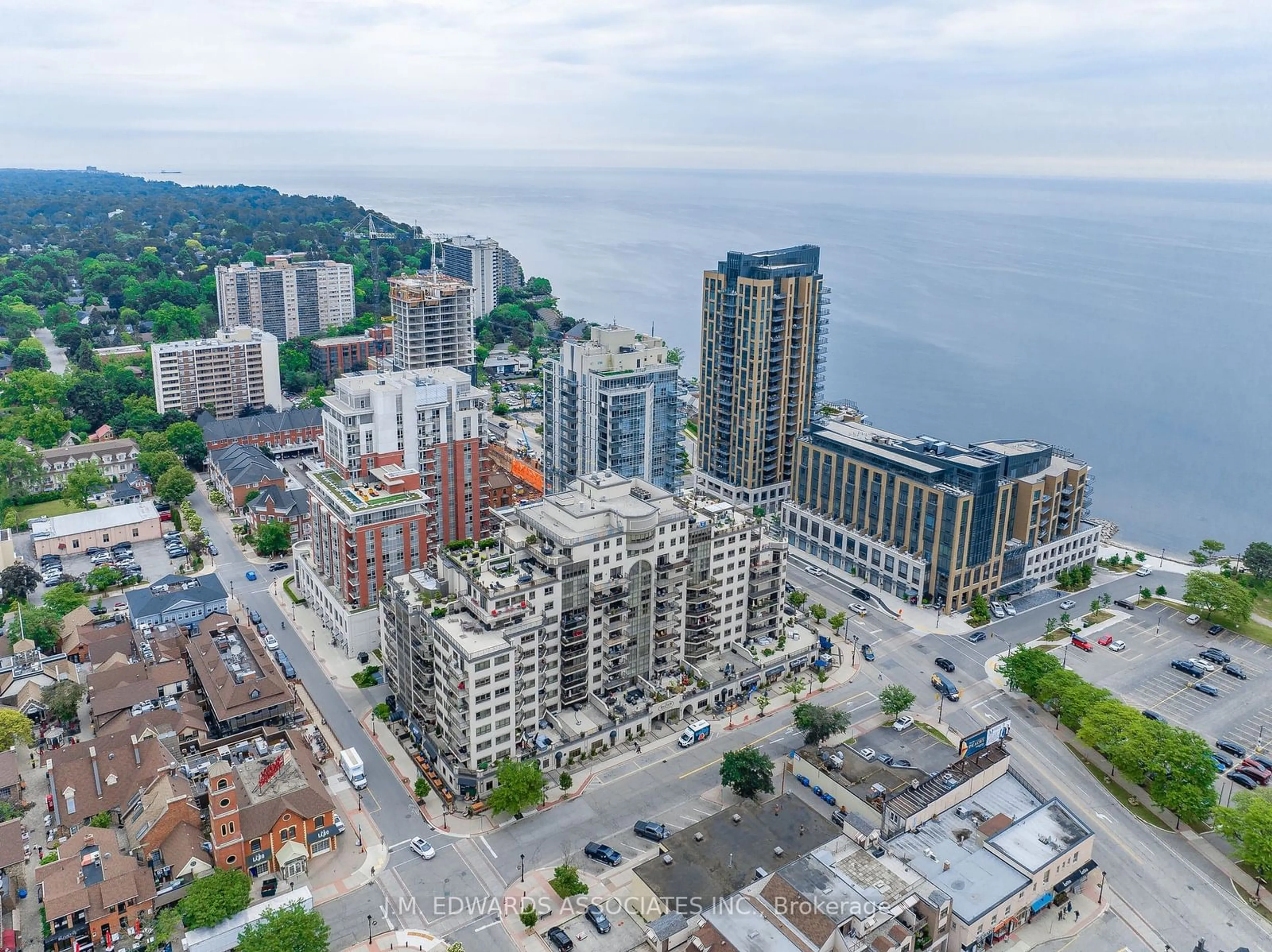 A pic from outside/outdoor area/front of a property/back of a property/a pic from drone, city buildings view from balcony for 360 Pearl St #603, Burlington Ontario L7R 1E1