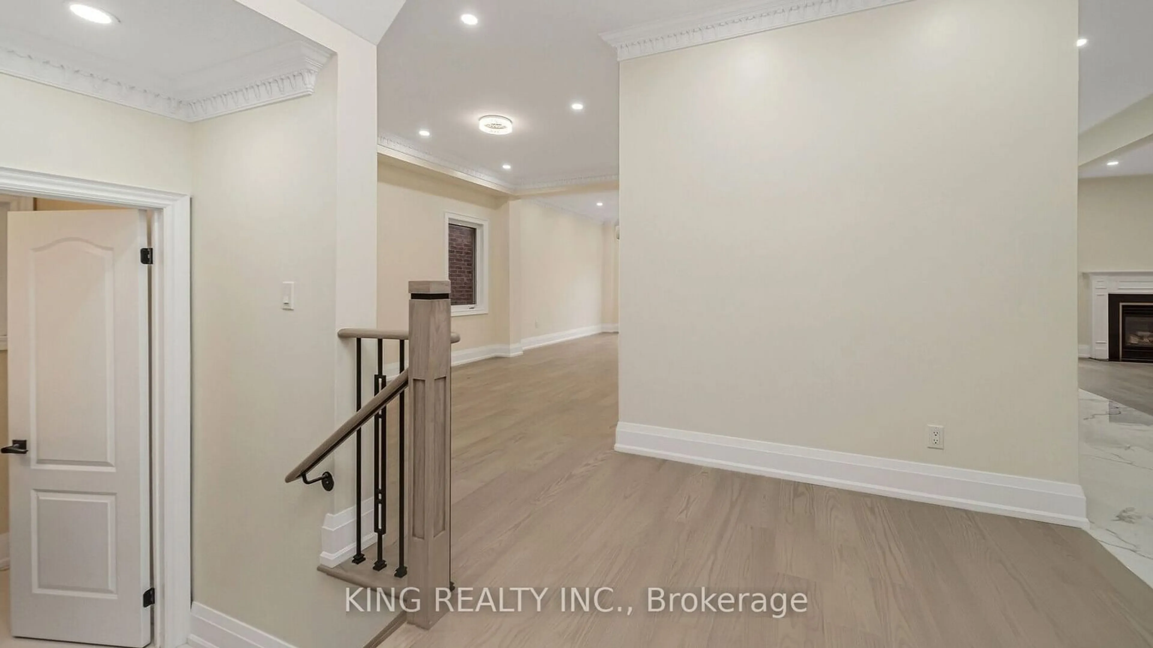 Indoor entryway for 27 Foxmere Rd, Brampton Ontario L7A 1S4