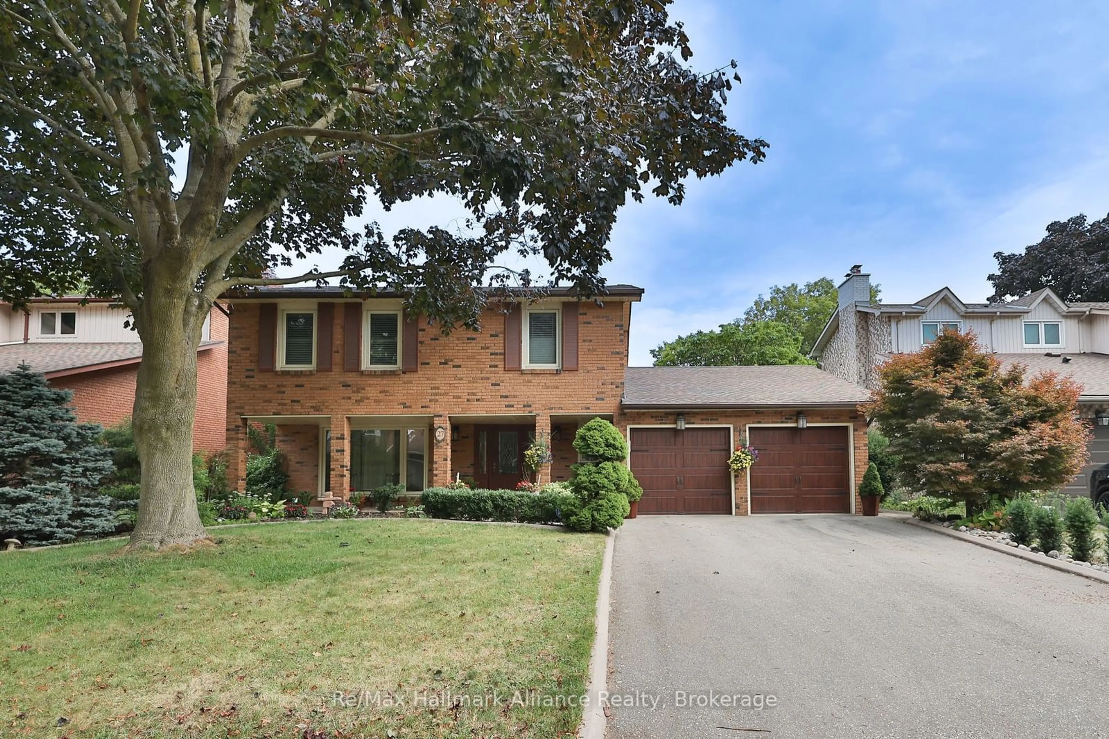 Home with brick exterior material, street for 27 Arkendo Dr, Oakville Ontario L6J 5T8