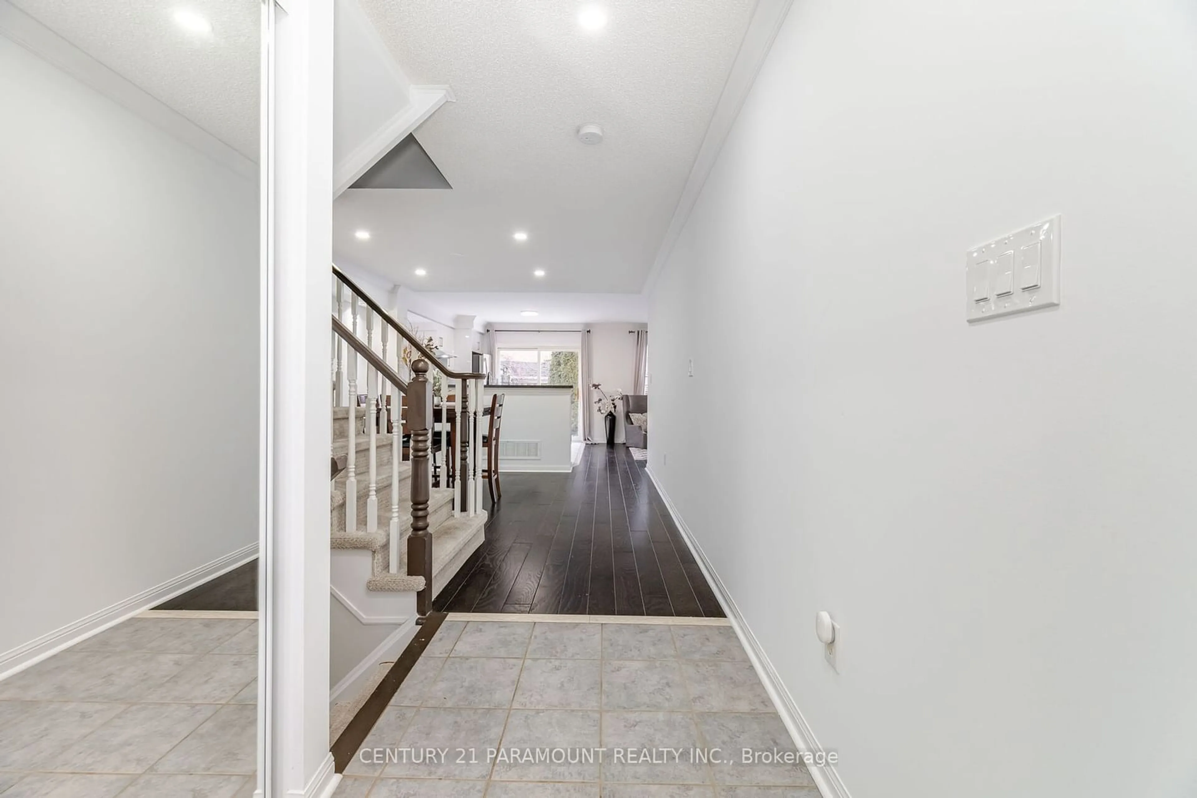 Indoor foyer for 2159 Baronwood Dr, Oakville Ontario L6M 4S4