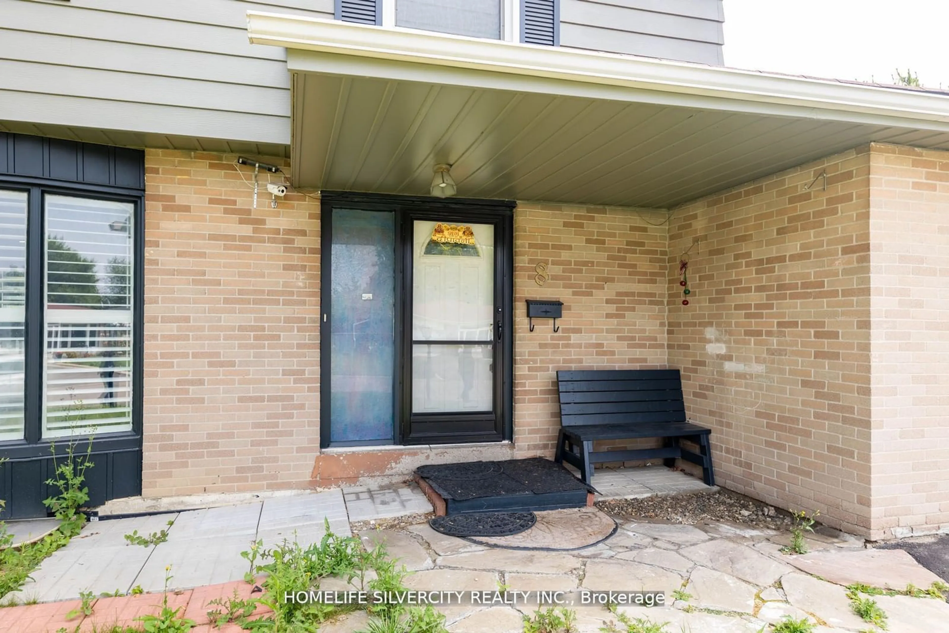 Indoor entryway for 8 Bedford Cres, Brampton Ontario L6T 1R4