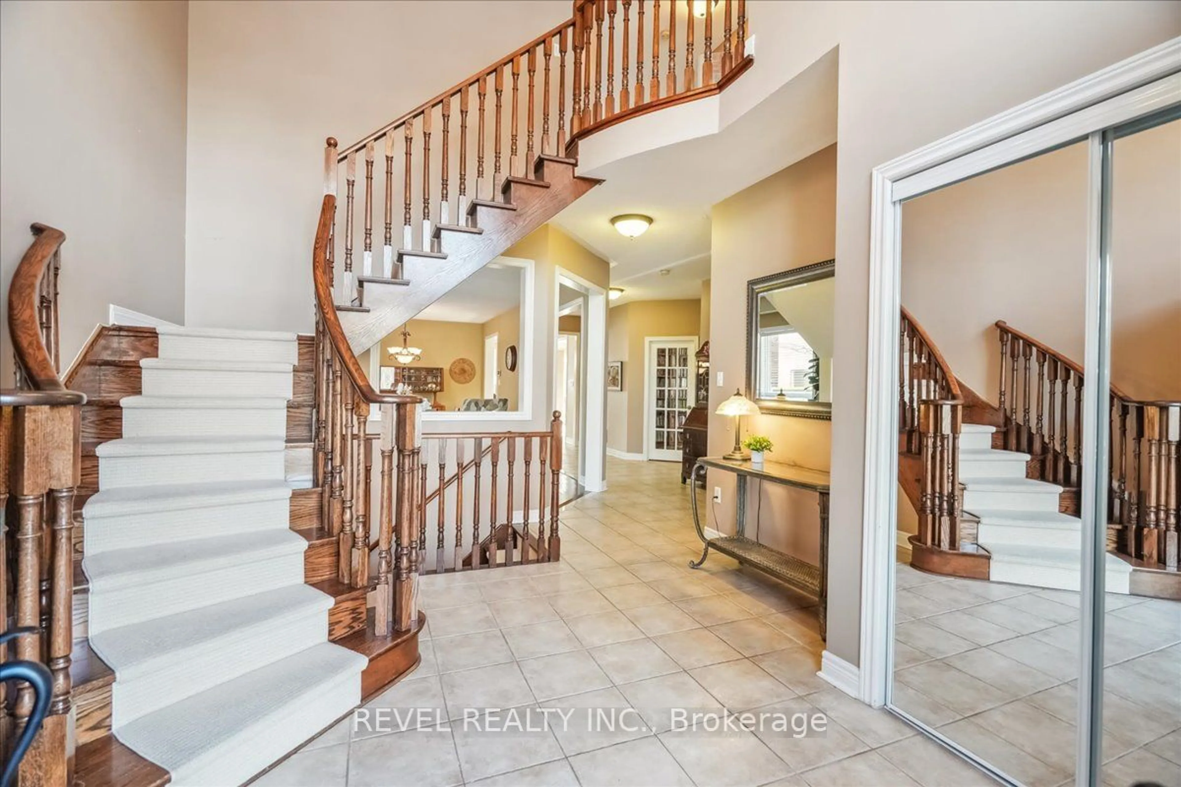 Indoor entryway for 2406 West Ham Rd, Oakville Ontario L6M 4P2