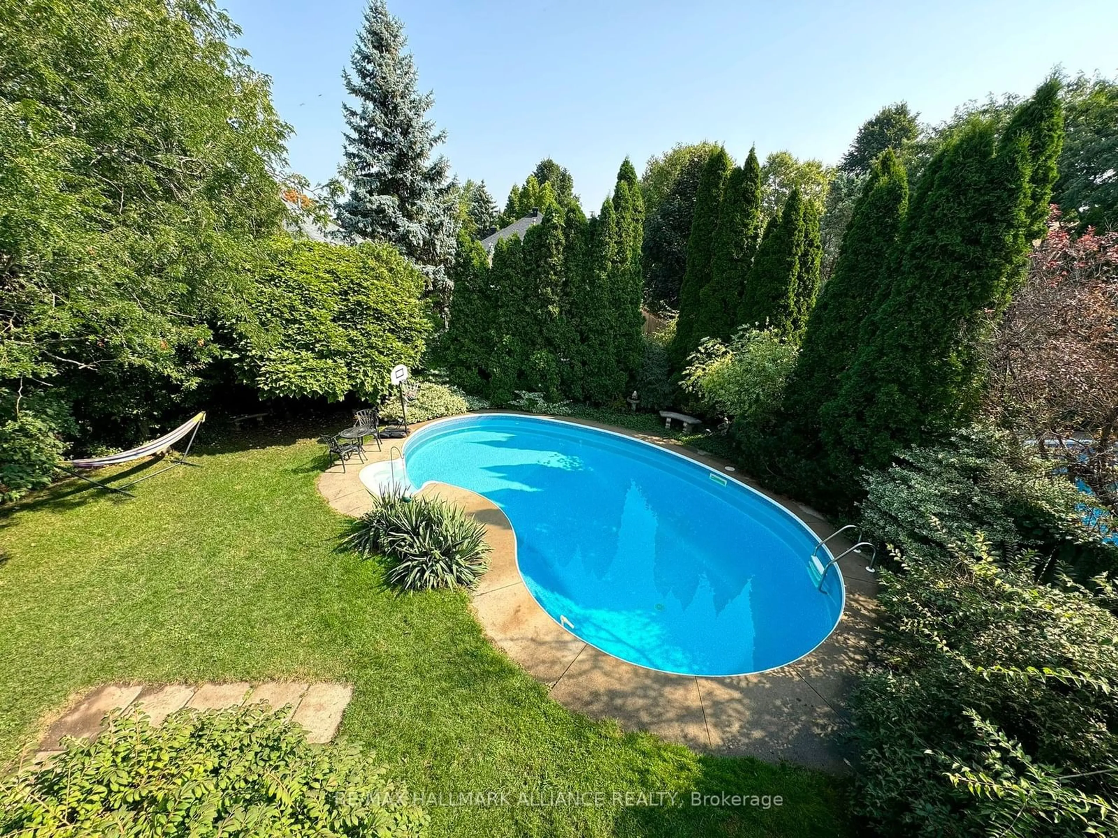 Pool for 411 Barclay Cres, Oakville Ontario L6J 6H8