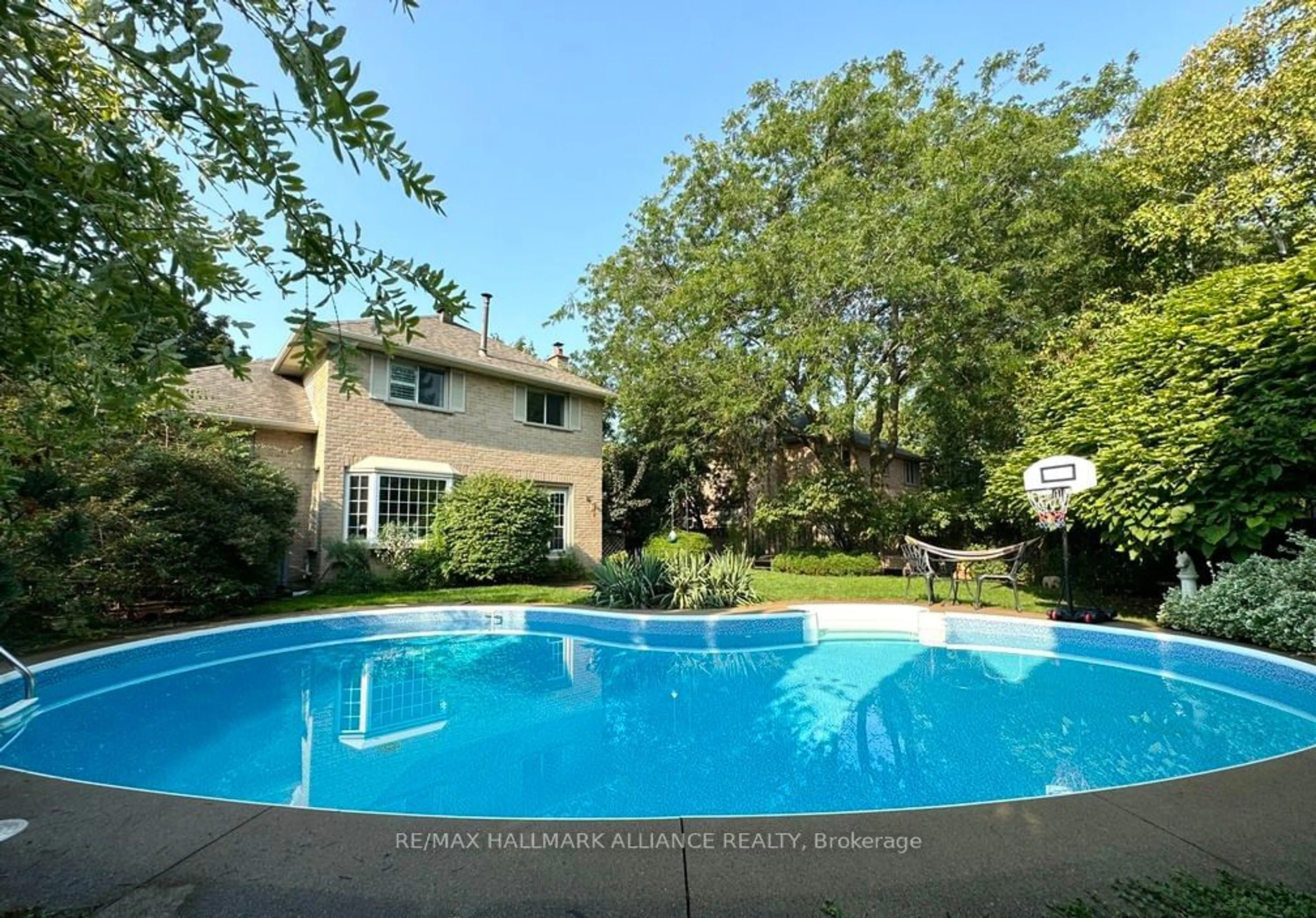 Pool for 411 Barclay Cres, Oakville Ontario L6J 6H8