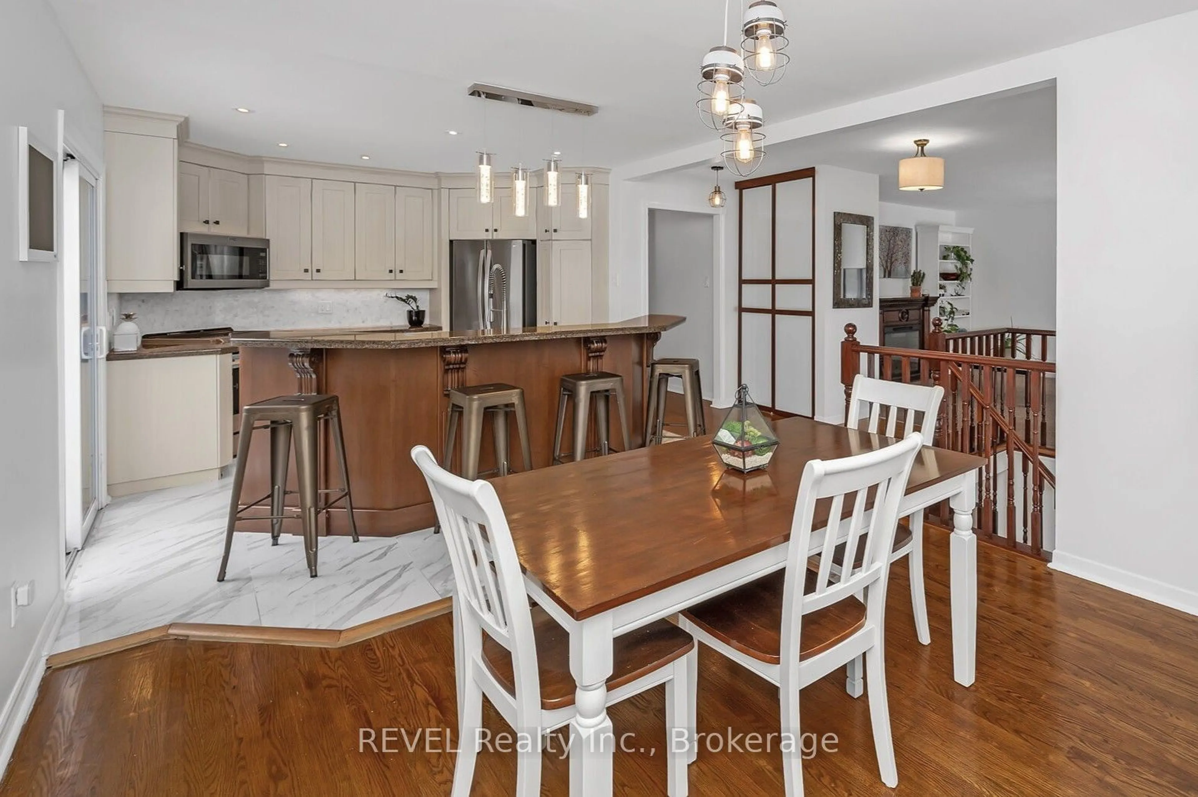 Open concept kitchen, unknown for 3330 Bristol Dr, Burlington Ontario L7M 1W4