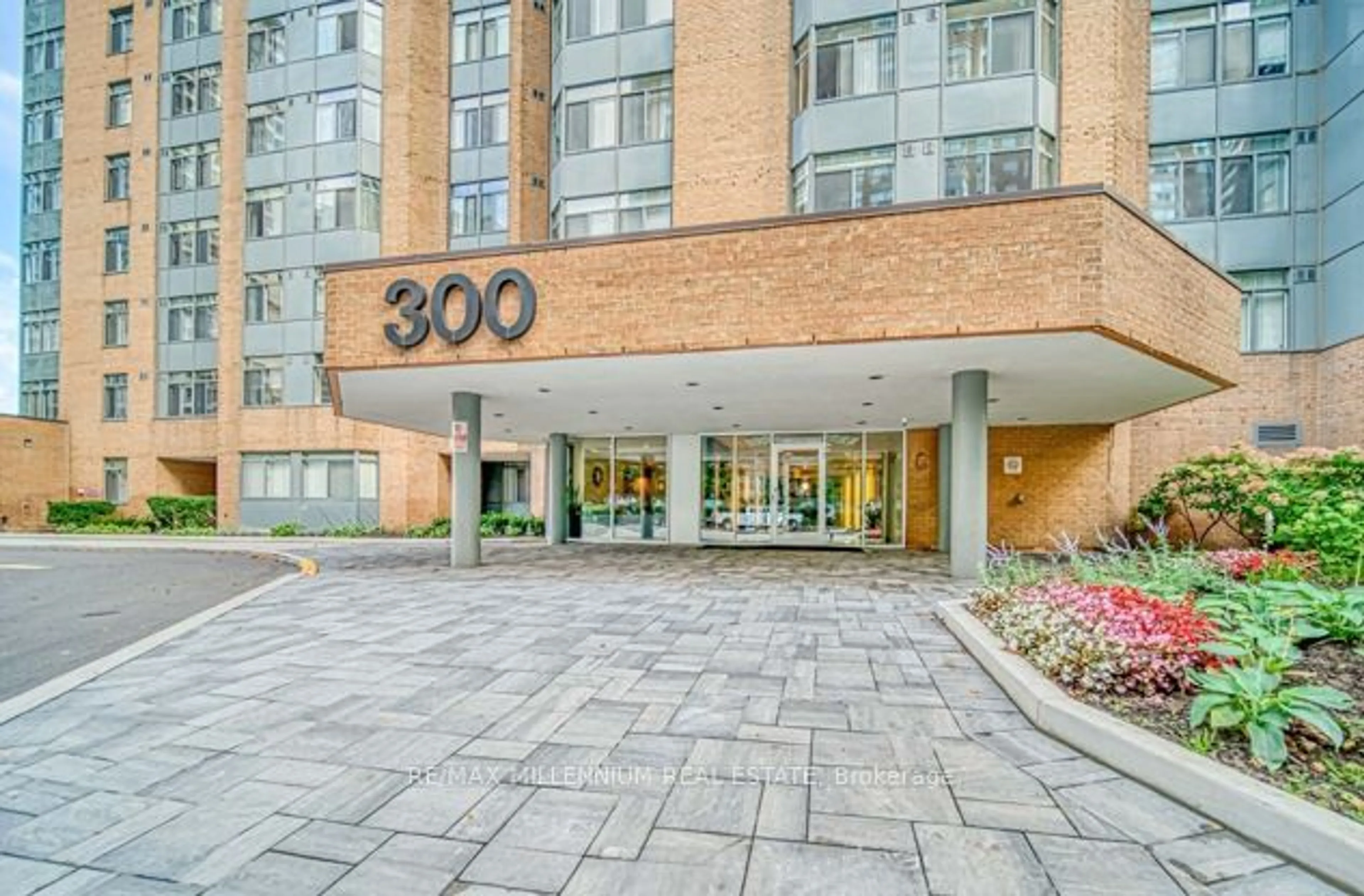 Indoor foyer for 300 Webb Dr #610, Mississauga Ontario L5B 3W3