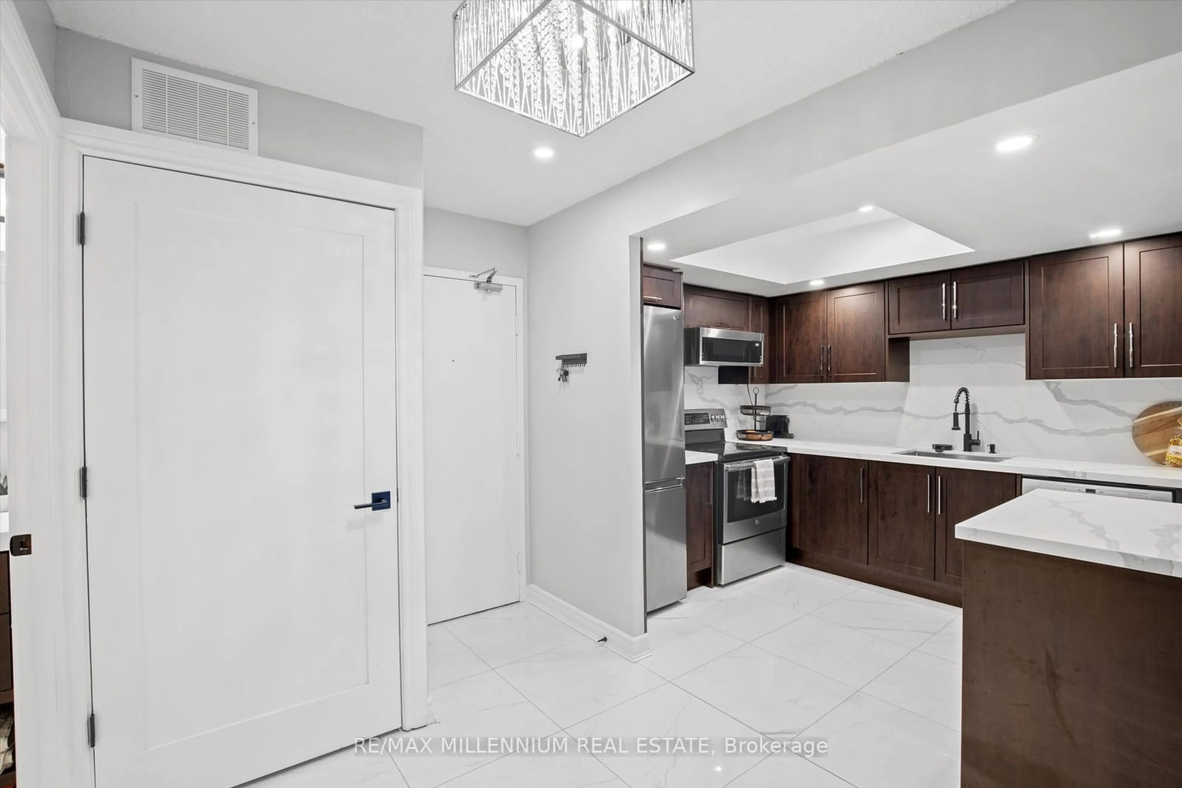 Standard kitchen, unknown for 300 Webb Dr #610, Mississauga Ontario L5B 3W3