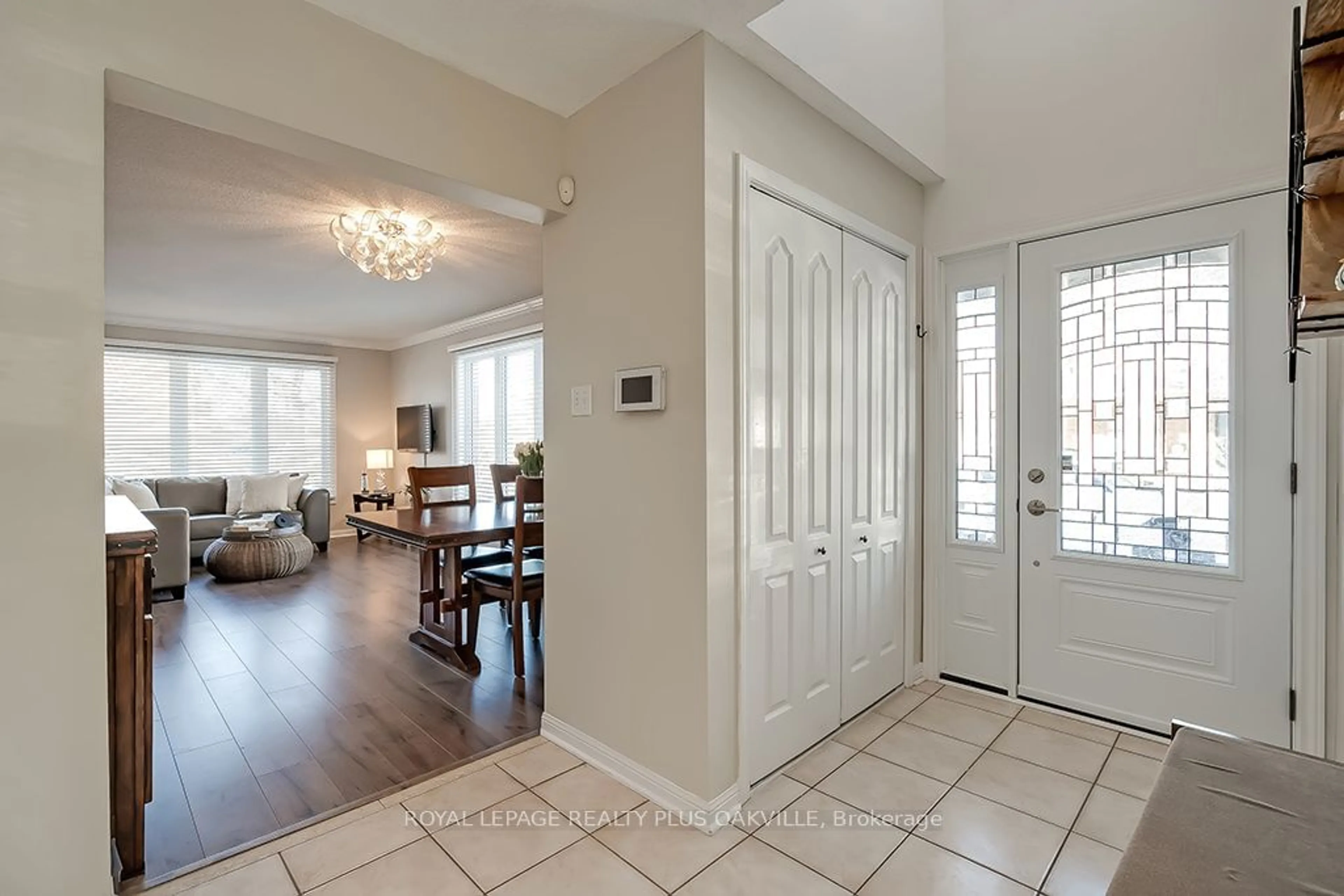 Indoor entryway for 2234 Shadetree Ave, Burlington Ontario L7L 6L4