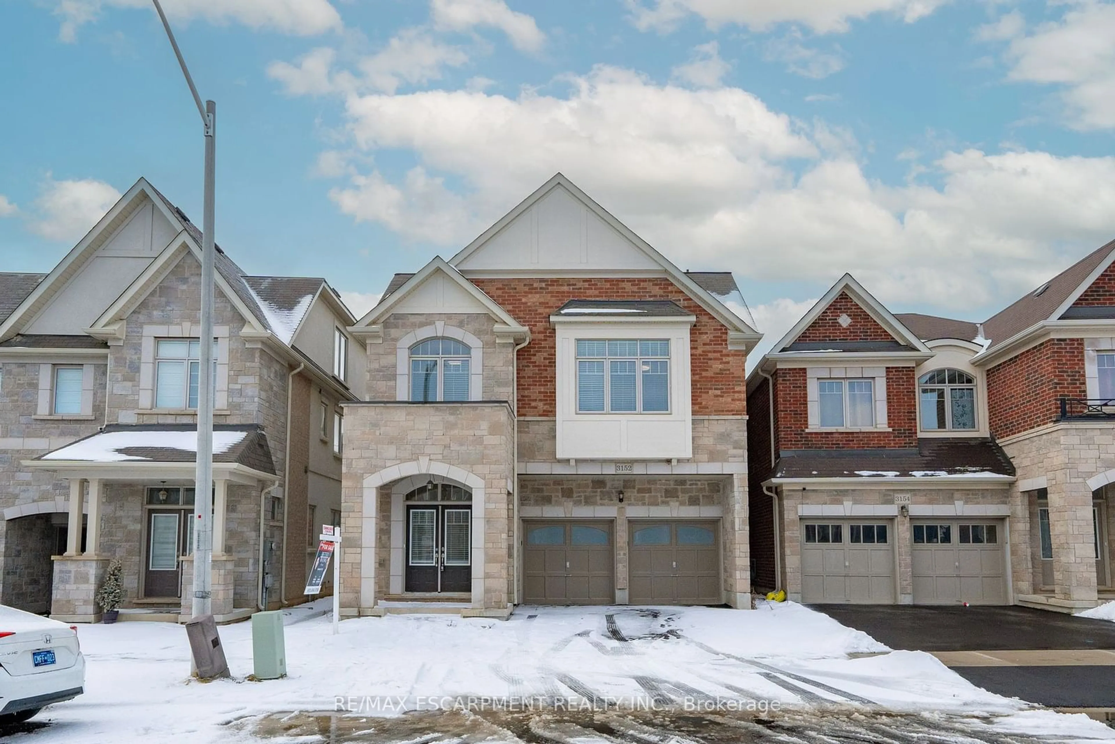 Home with brick exterior material, street for 3152 Goodyear Rd, Burlington Ontario L7M 1A2