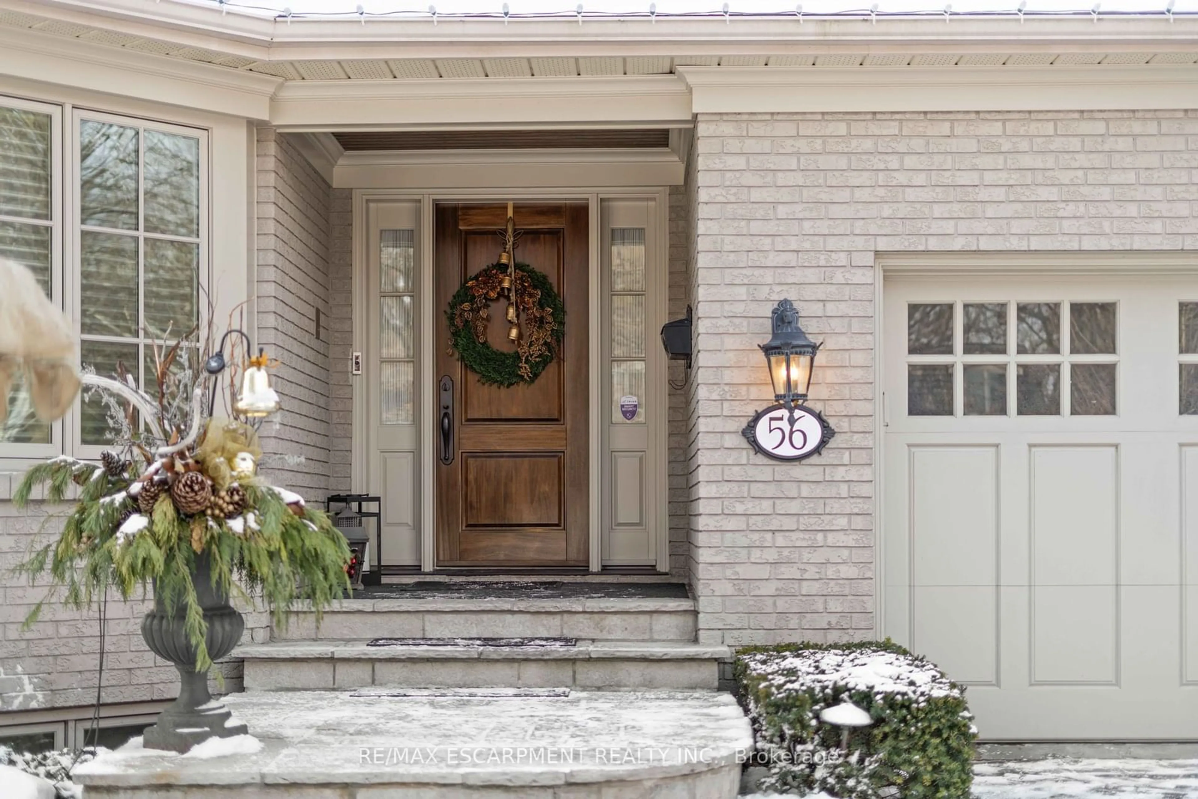 Indoor entryway for 56 Cameo St, Oakville Ontario L6J 5Y1