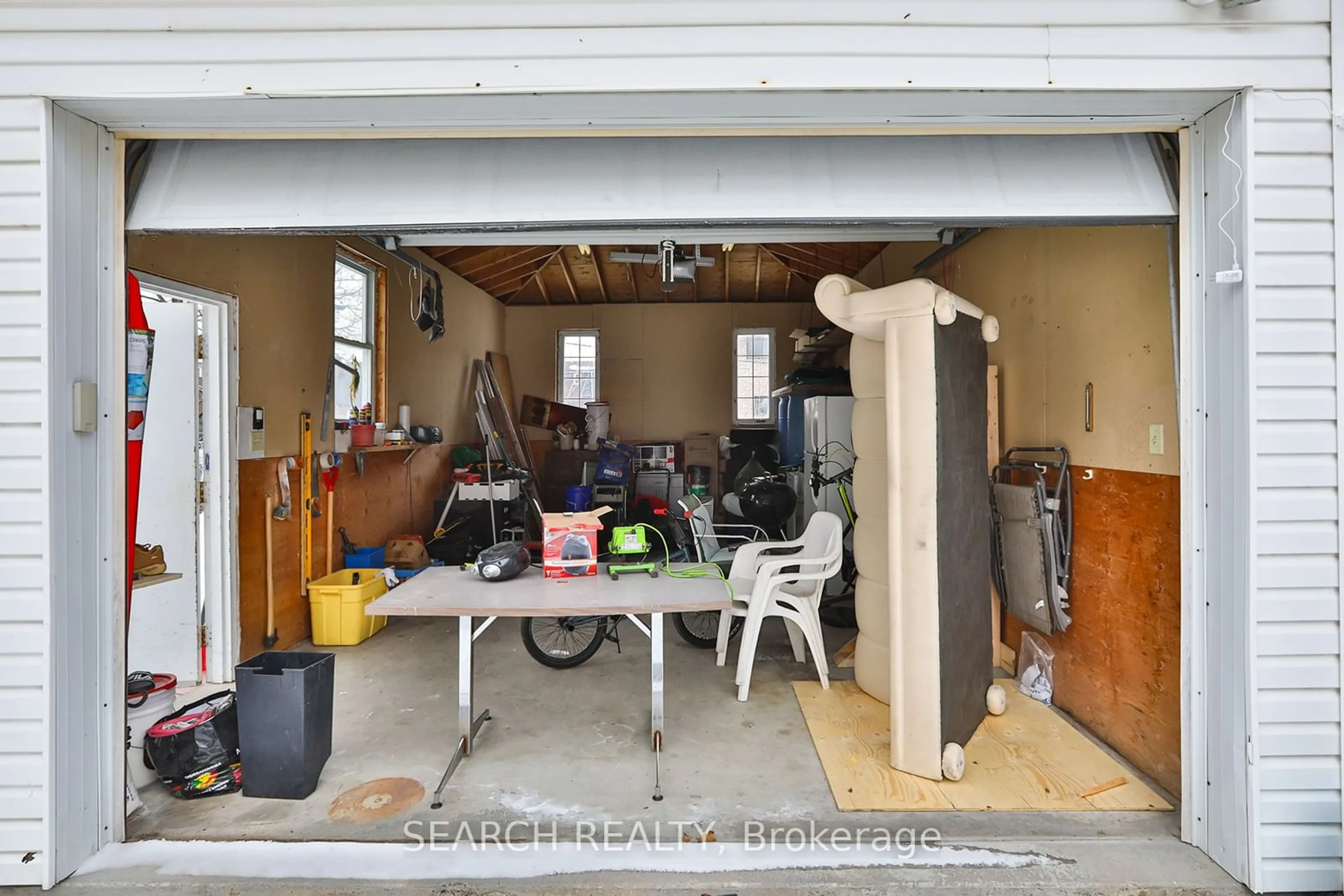 Indoor garage for 288 Hillmount Ave, Toronto Ontario M6B 1Y4