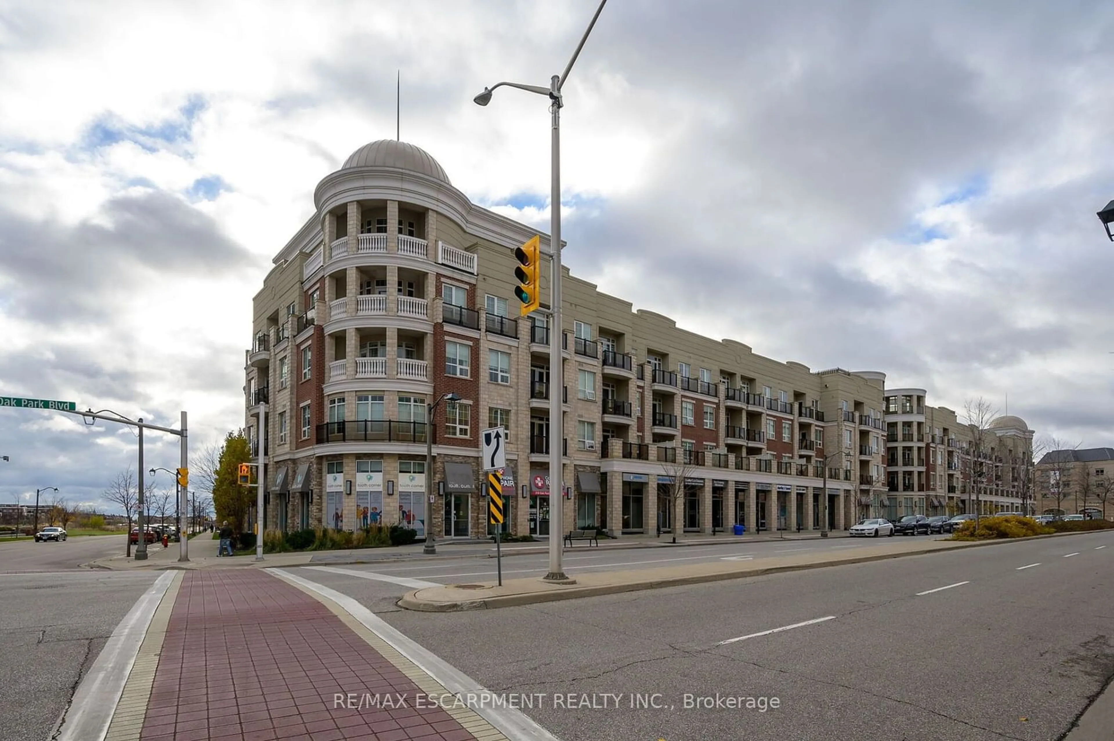 Blurry image for 216 Oak Park Blvd #428, Oakville Ontario L6H 0K3