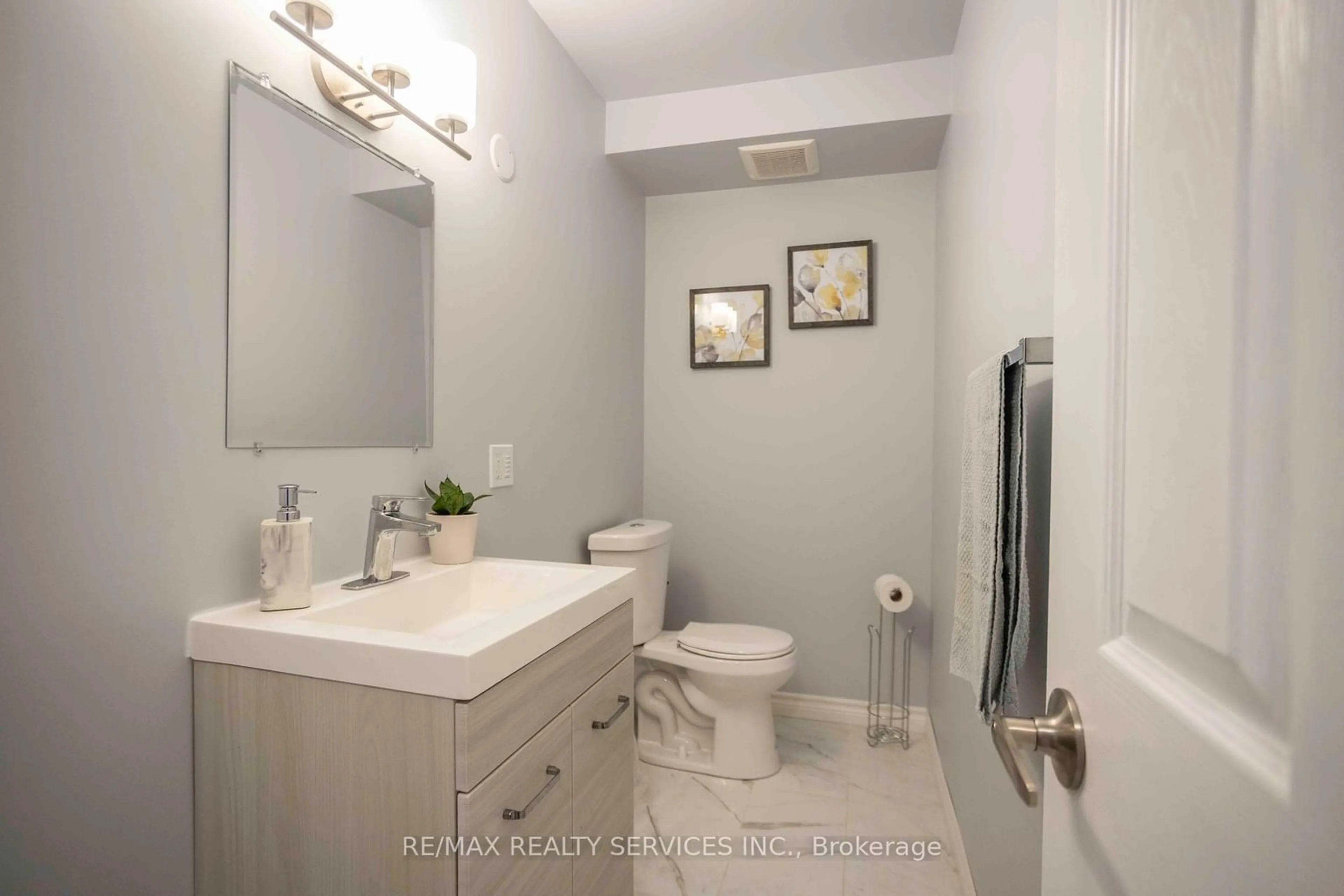 Standard bathroom, ceramic/tile floor for 51 Orange Mill Crt #41, Orangeville Ontario L9W 3R6