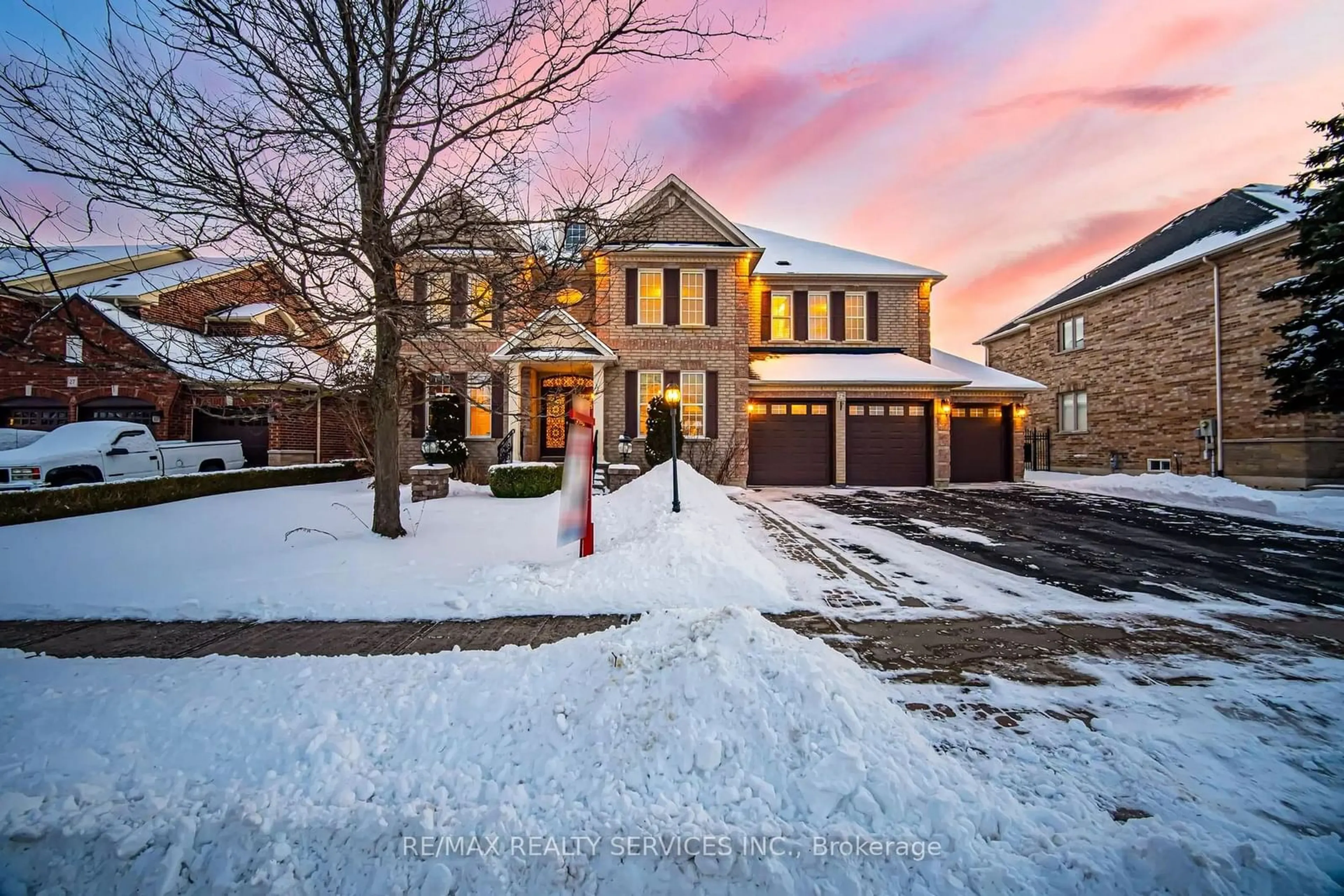 Home with brick exterior material, street for 29 Concorde Dr, Brampton Ontario L6P 1V3