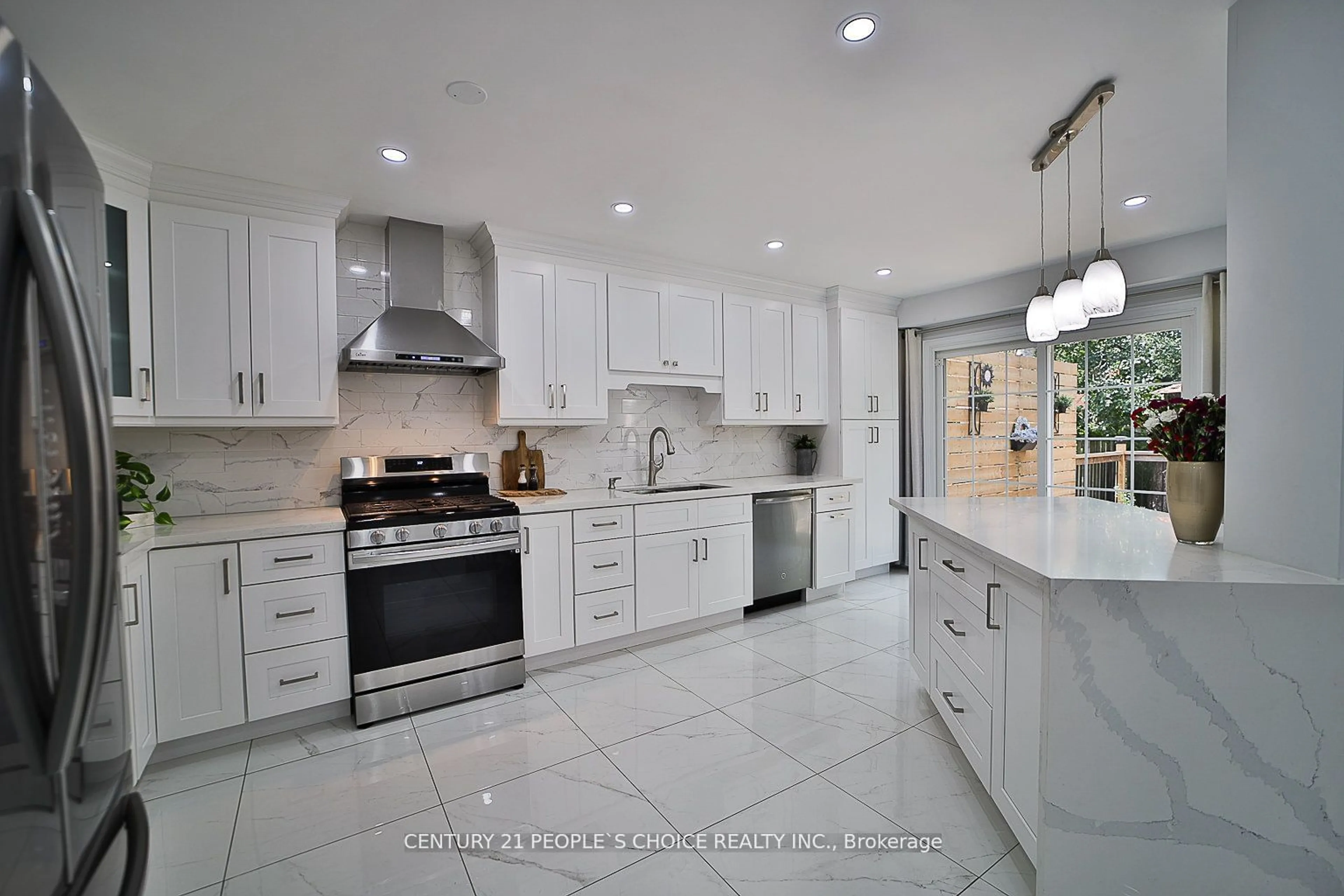 Contemporary kitchen, ceramic/tile floor for 3596 Nutcracker Dr, Mississauga Ontario L5N 6G1