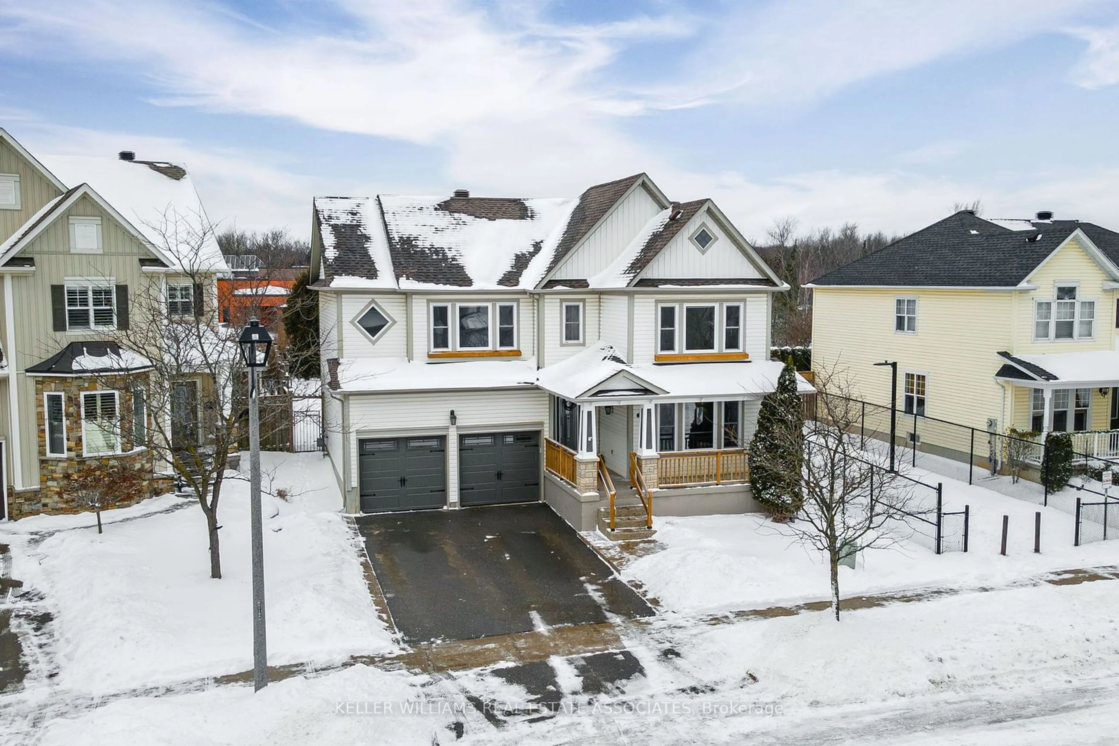 A pic from outside/outdoor area/front of a property/back of a property/a pic from drone, street for 29 Browns Cres, Halton Hills Ontario L7J 3A3