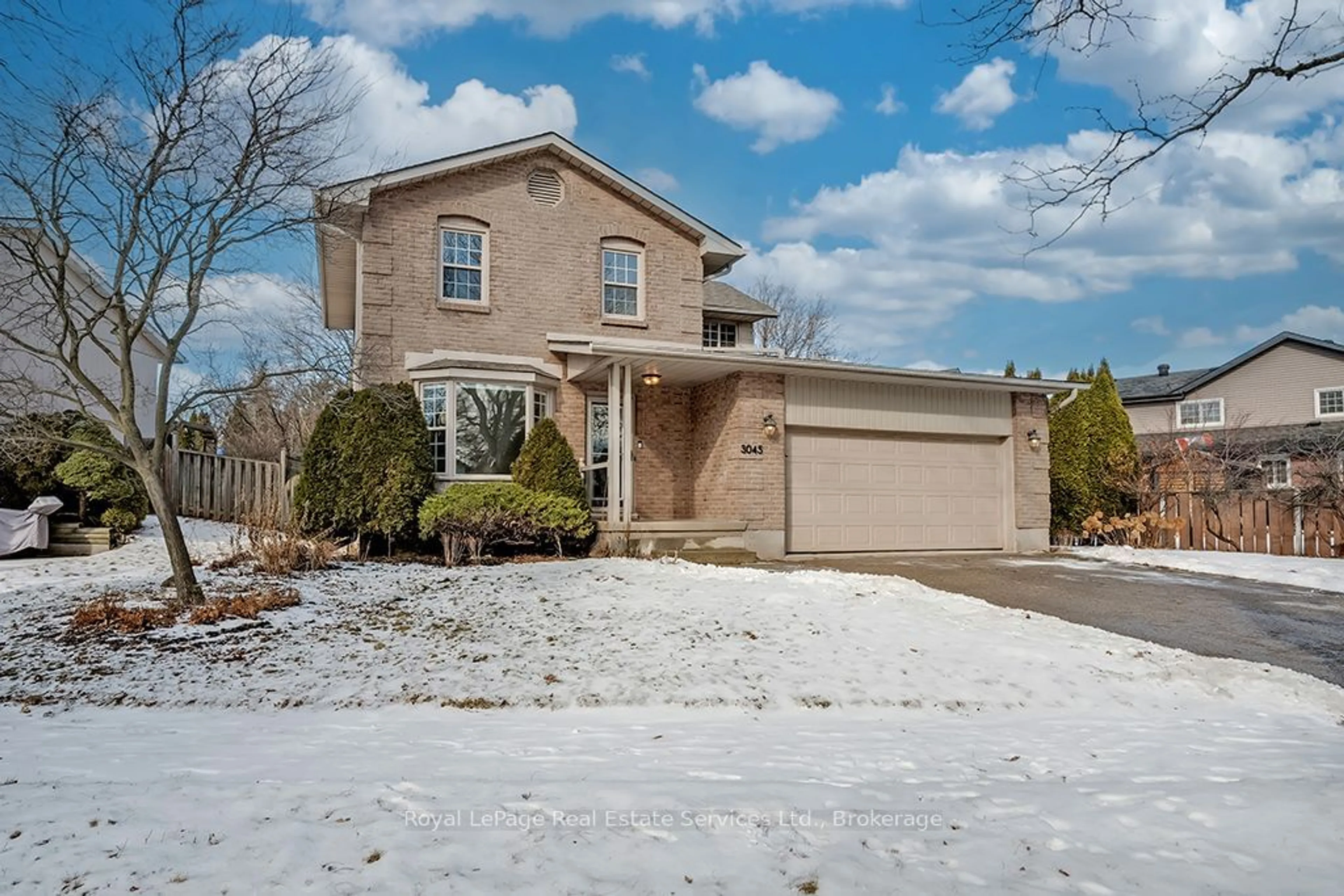 Home with brick exterior material, street for 3045 Viewmount Rd, Oakville Ontario L6L 5X3