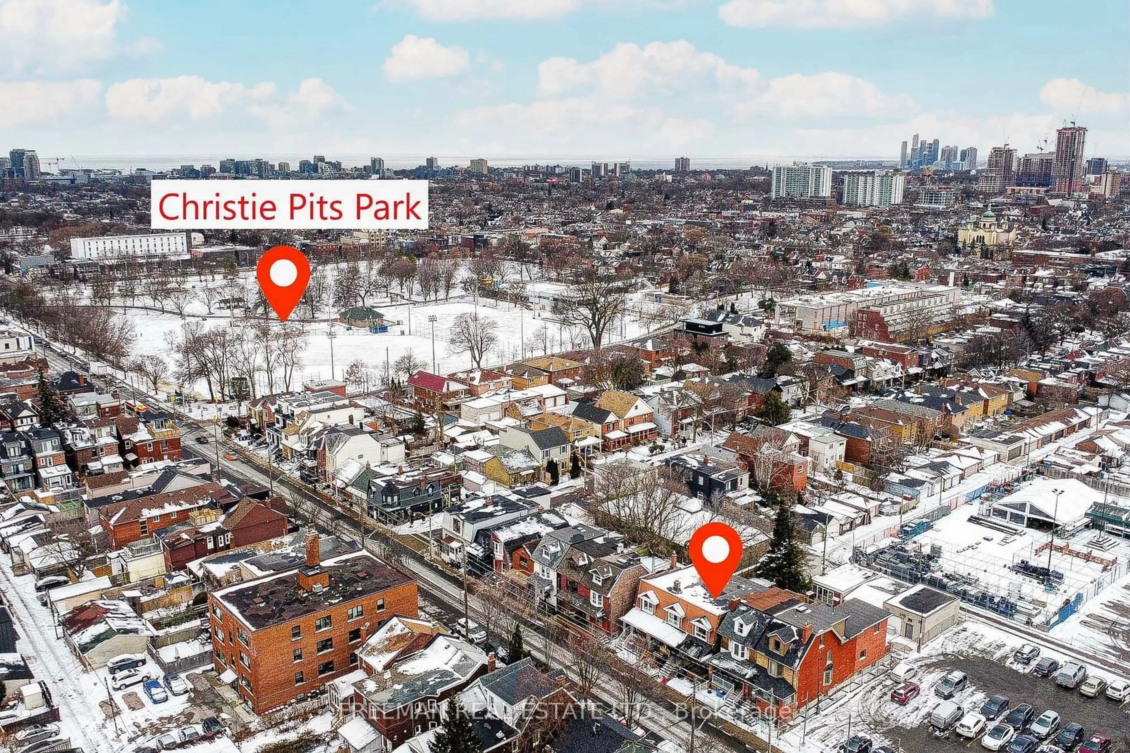 A pic from outside/outdoor area/front of a property/back of a property/a pic from drone, city buildings view from balcony for 164 Christie St, Toronto Ontario M6G 3B4