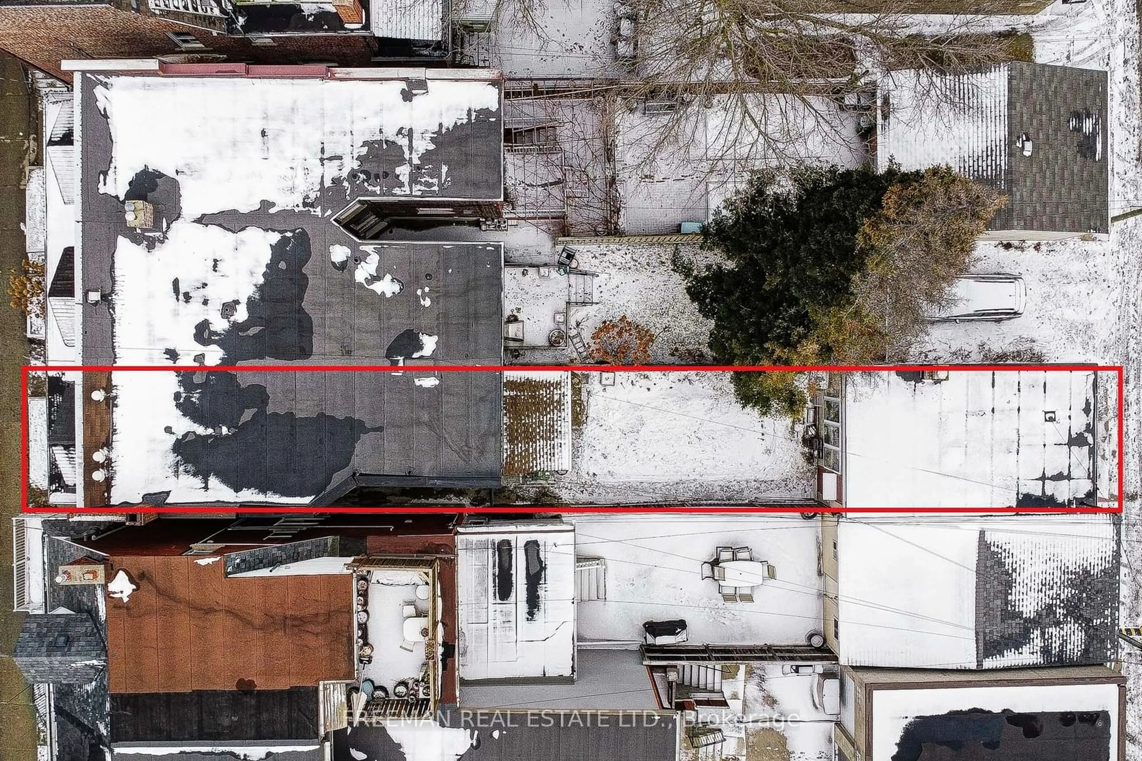 A pic from outside/outdoor area/front of a property/back of a property/a pic from drone, street for 164 Christie St, Toronto Ontario M6G 3B4