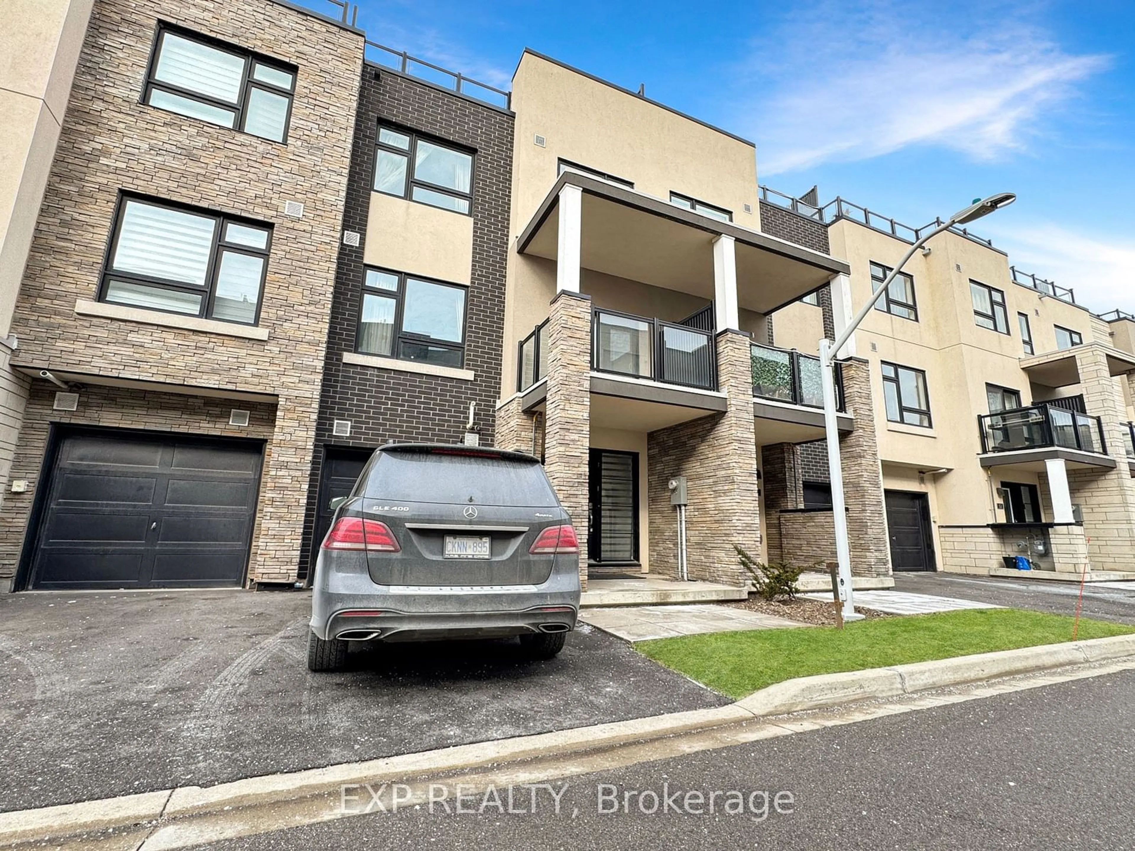 A pic from outside/outdoor area/front of a property/back of a property/a pic from drone, street for 1121 Cooke Blvd #55, Burlington Ontario L8T 0C3