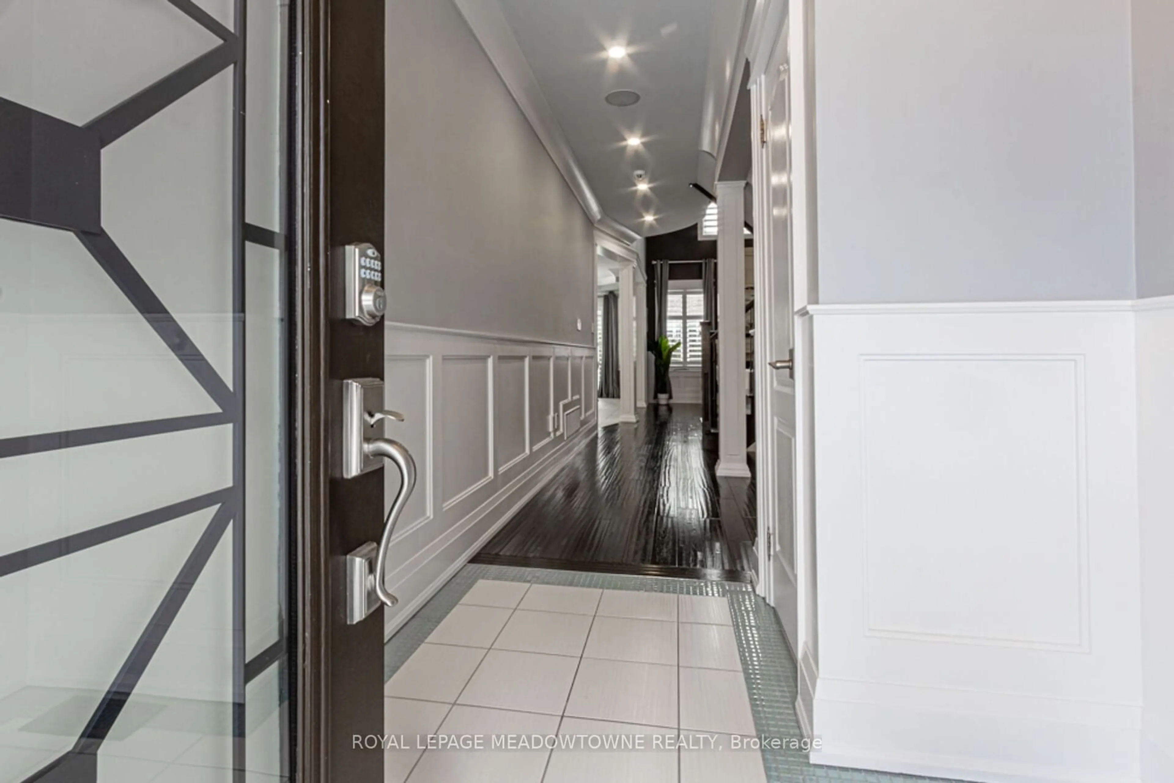 Indoor foyer for 729 Wettlaufer Terr, Milton Ontario L9T 8M8