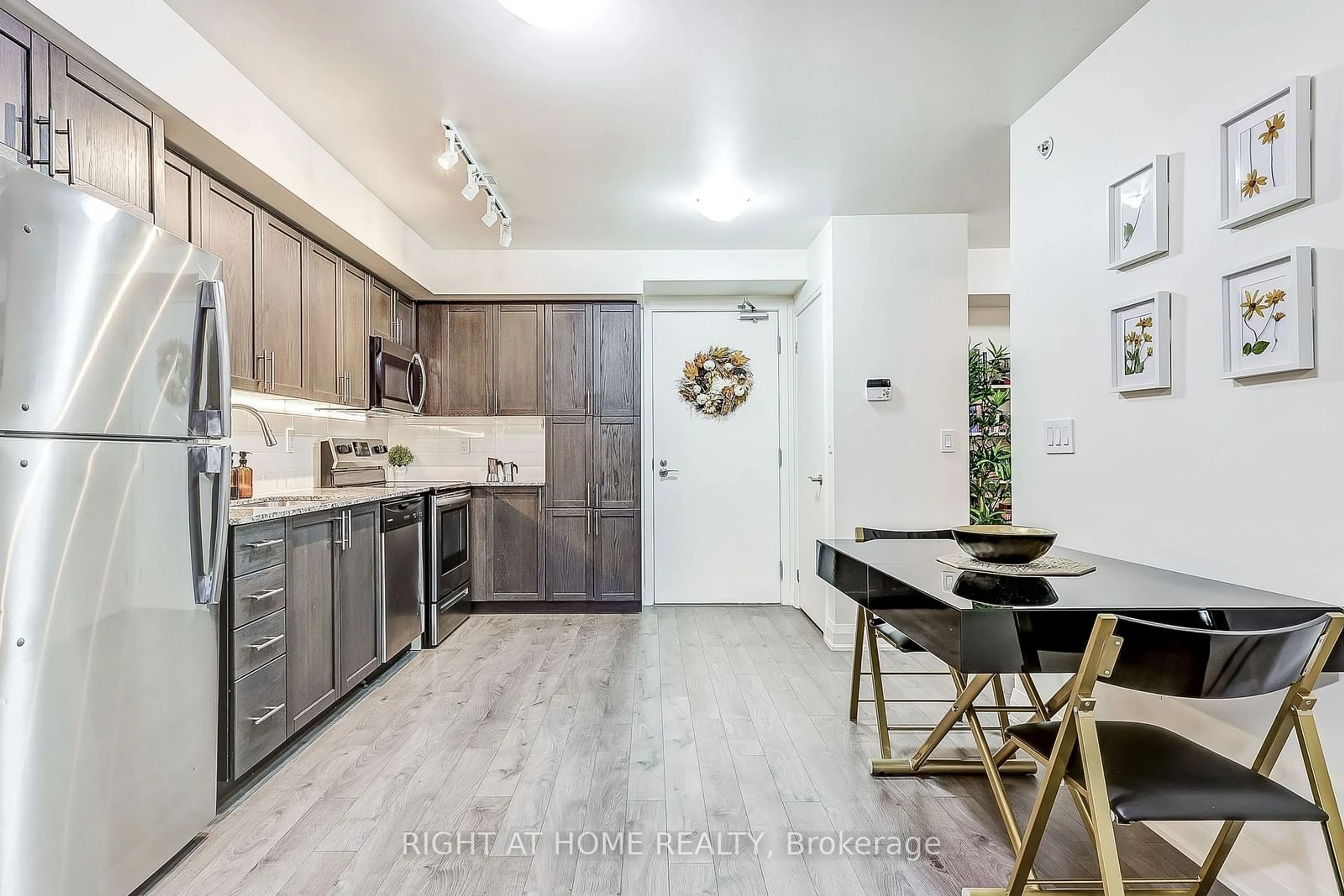 Open concept kitchen, unknown for 3091 dufferin St, Toronto Ontario M6A 0C4