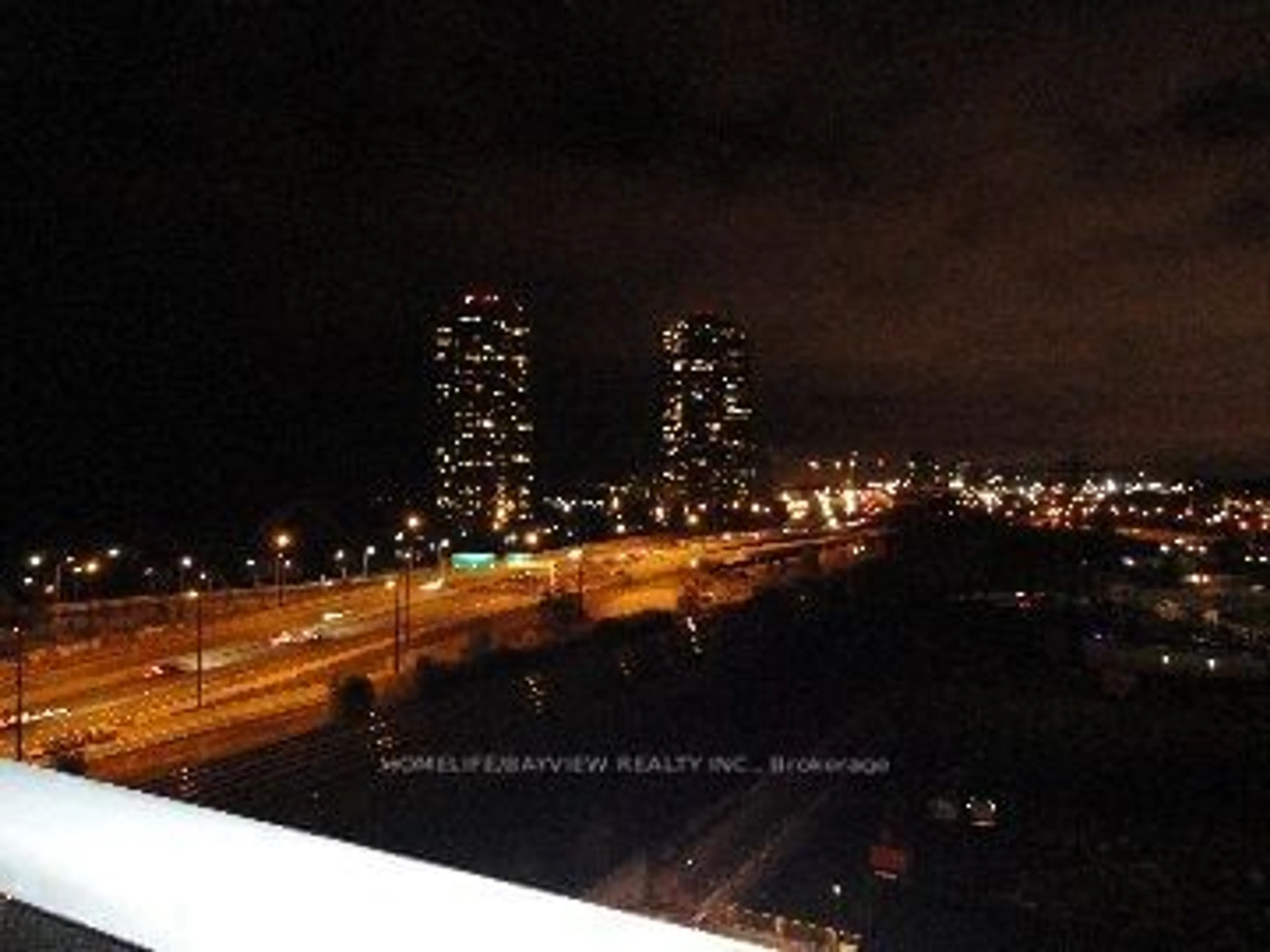 Blurry image for 103 The Queensway #806, Toronto Ontario M6S 5B3