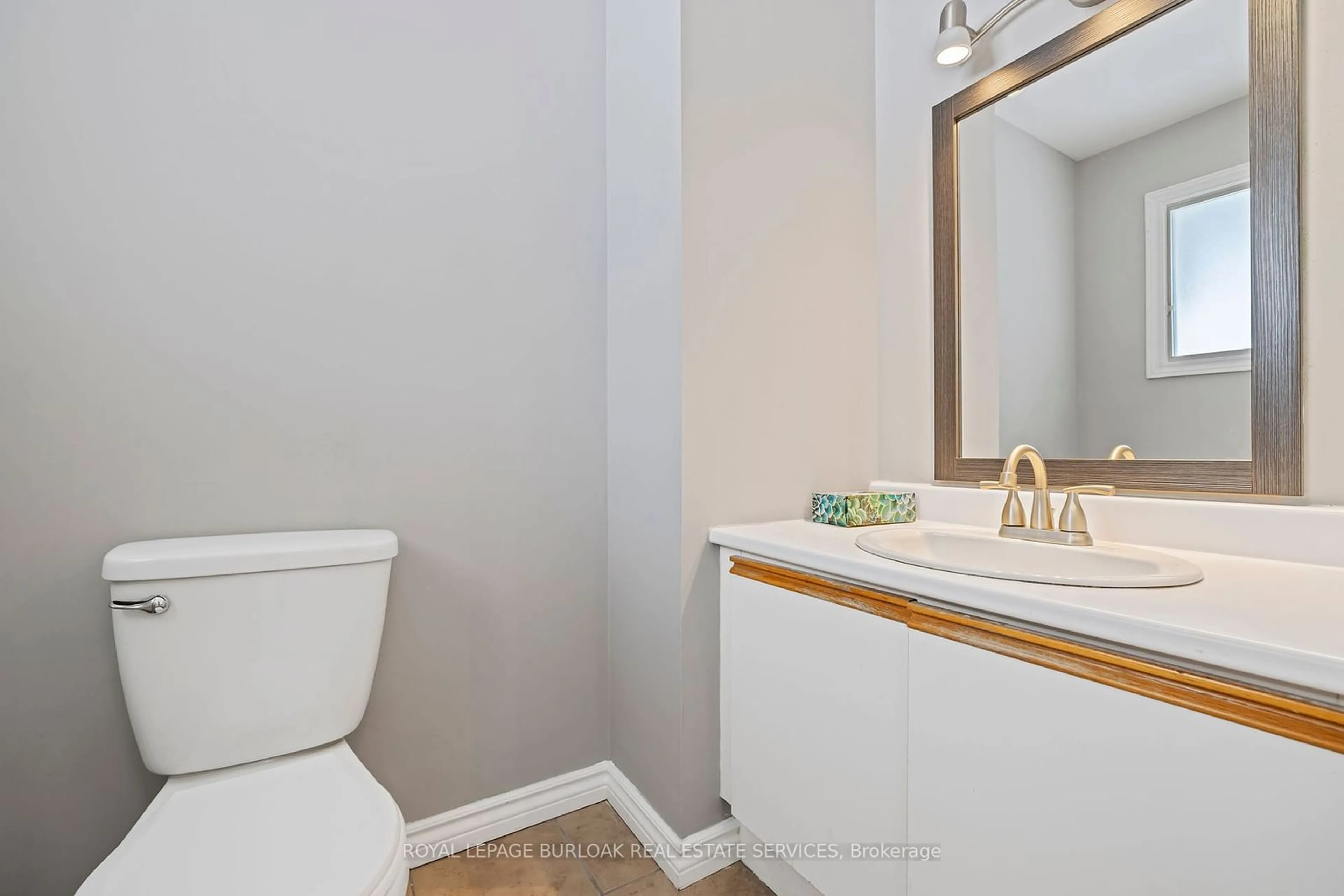 Standard bathroom, unknown for 2483 Whittaker Dr, Burlington Ontario L7P 4P9