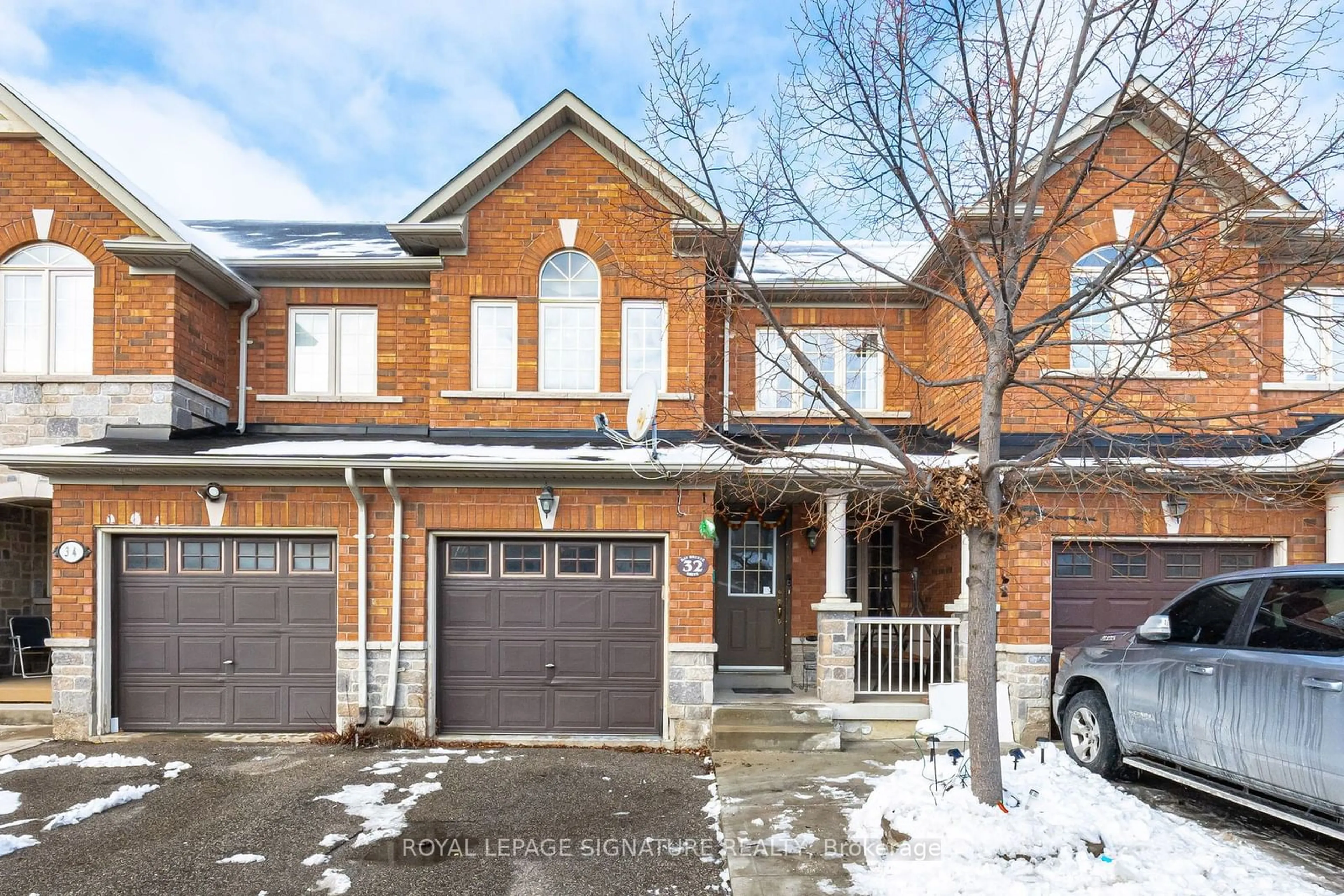 Home with brick exterior material, street for 32 Bay Breeze Dr, Brampton Ontario L6R 0M1