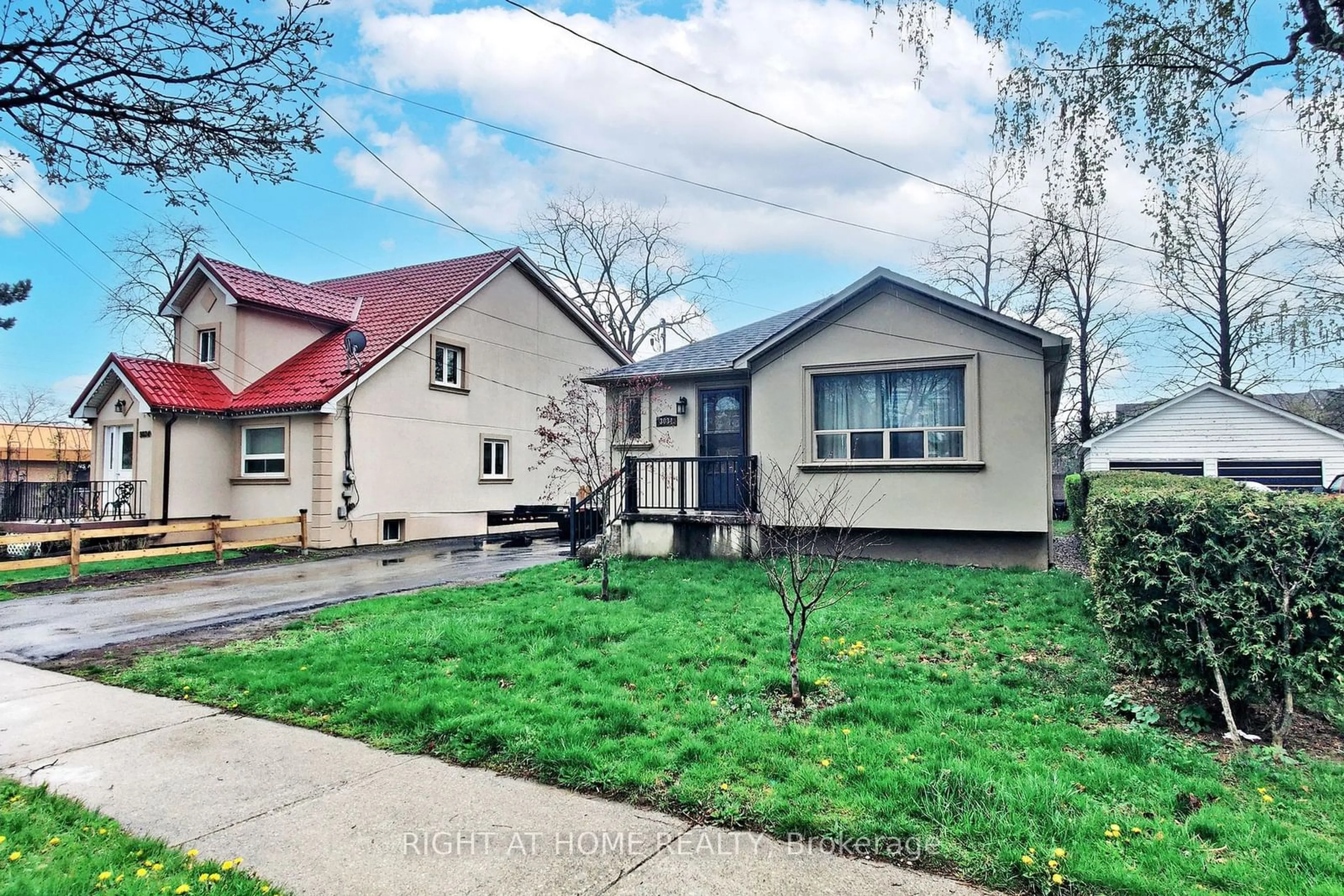 A pic from outside/outdoor area/front of a property/back of a property/a pic from drone, street for 3034 Parkerhill Rd, Mississauga Ontario L5B 1V5