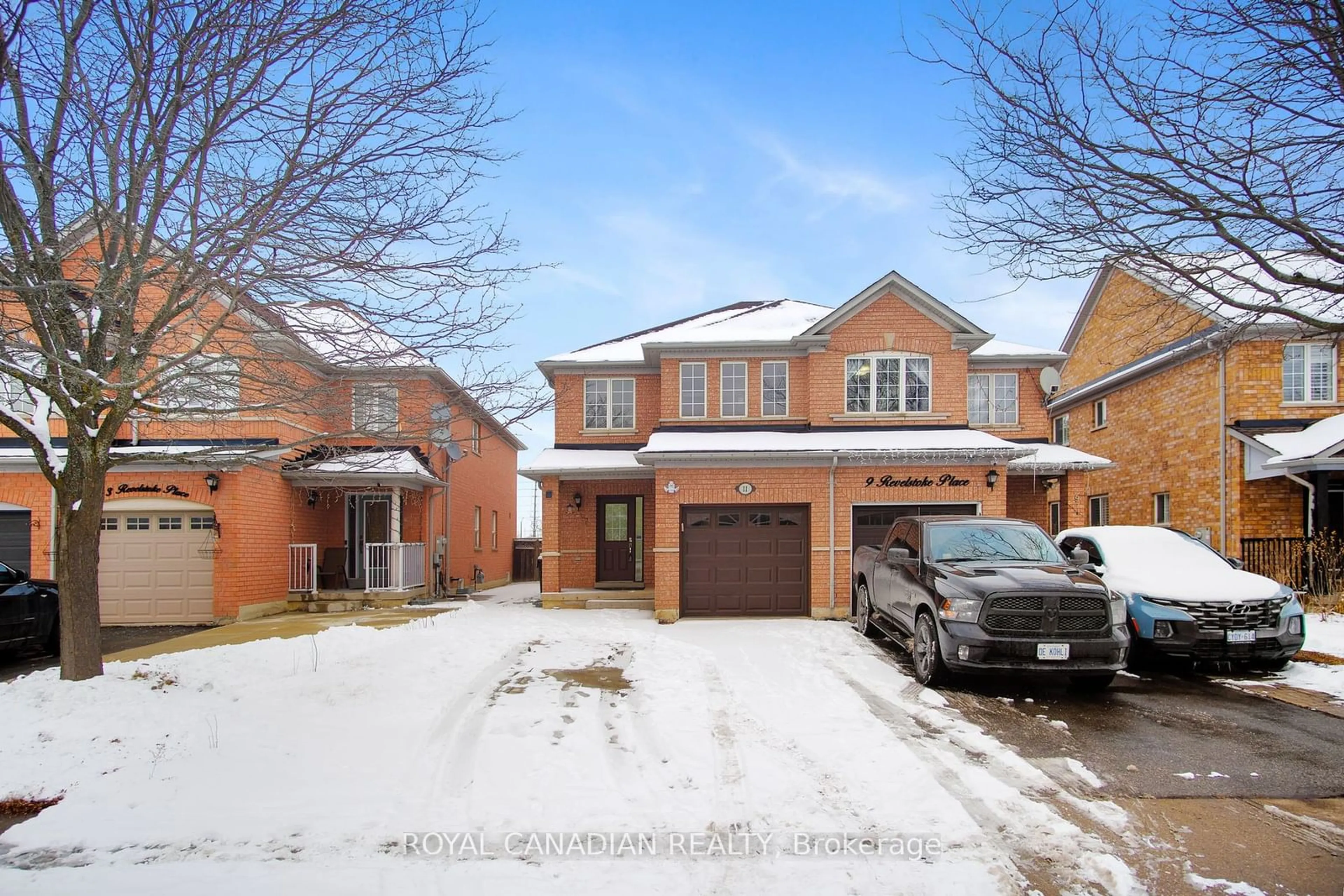 Home with brick exterior material, street for 11 Revelstoke Pl, Brampton Ontario L6R 3G3