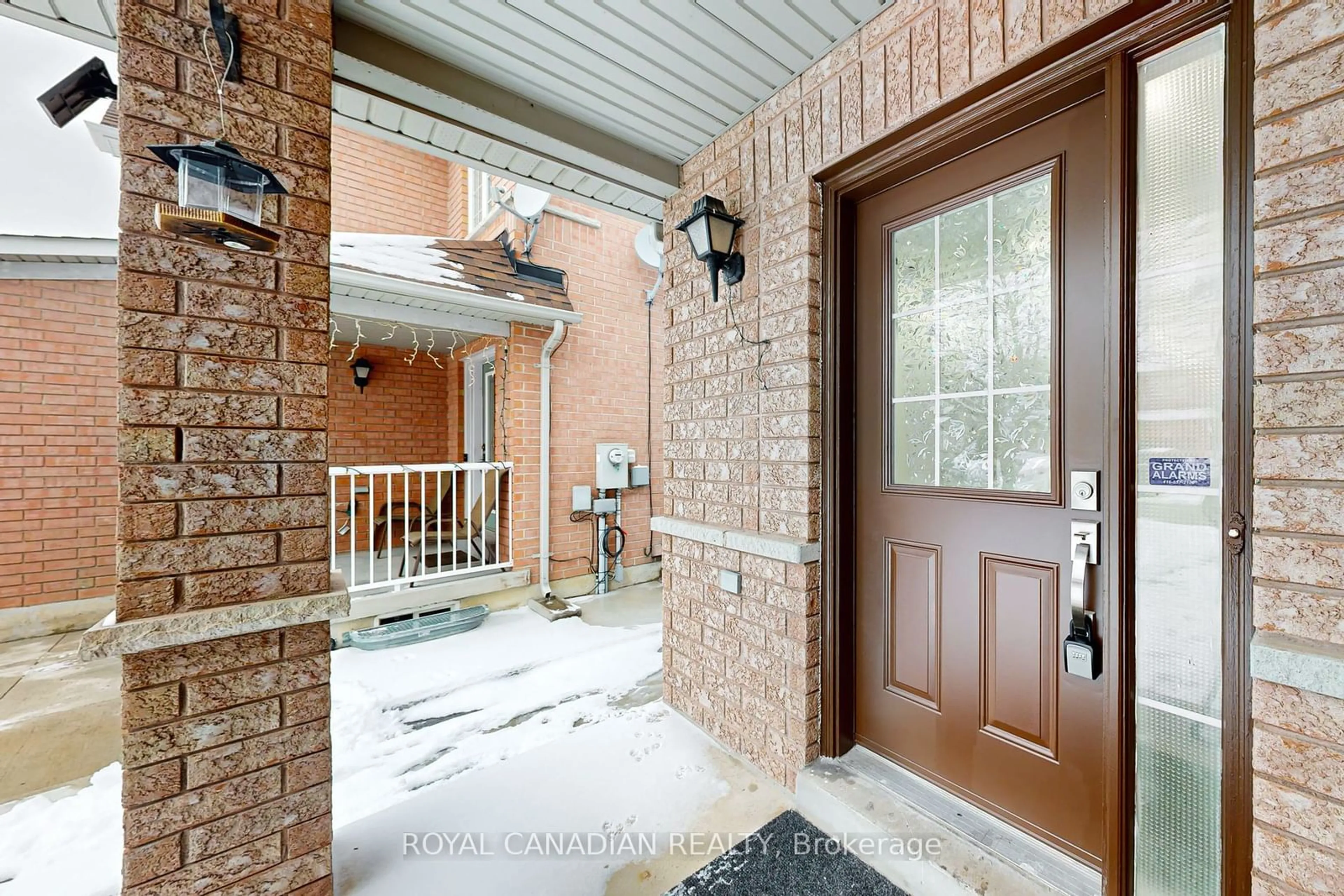 Indoor entryway for 11 Revelstoke Pl, Brampton Ontario L6R 3G3