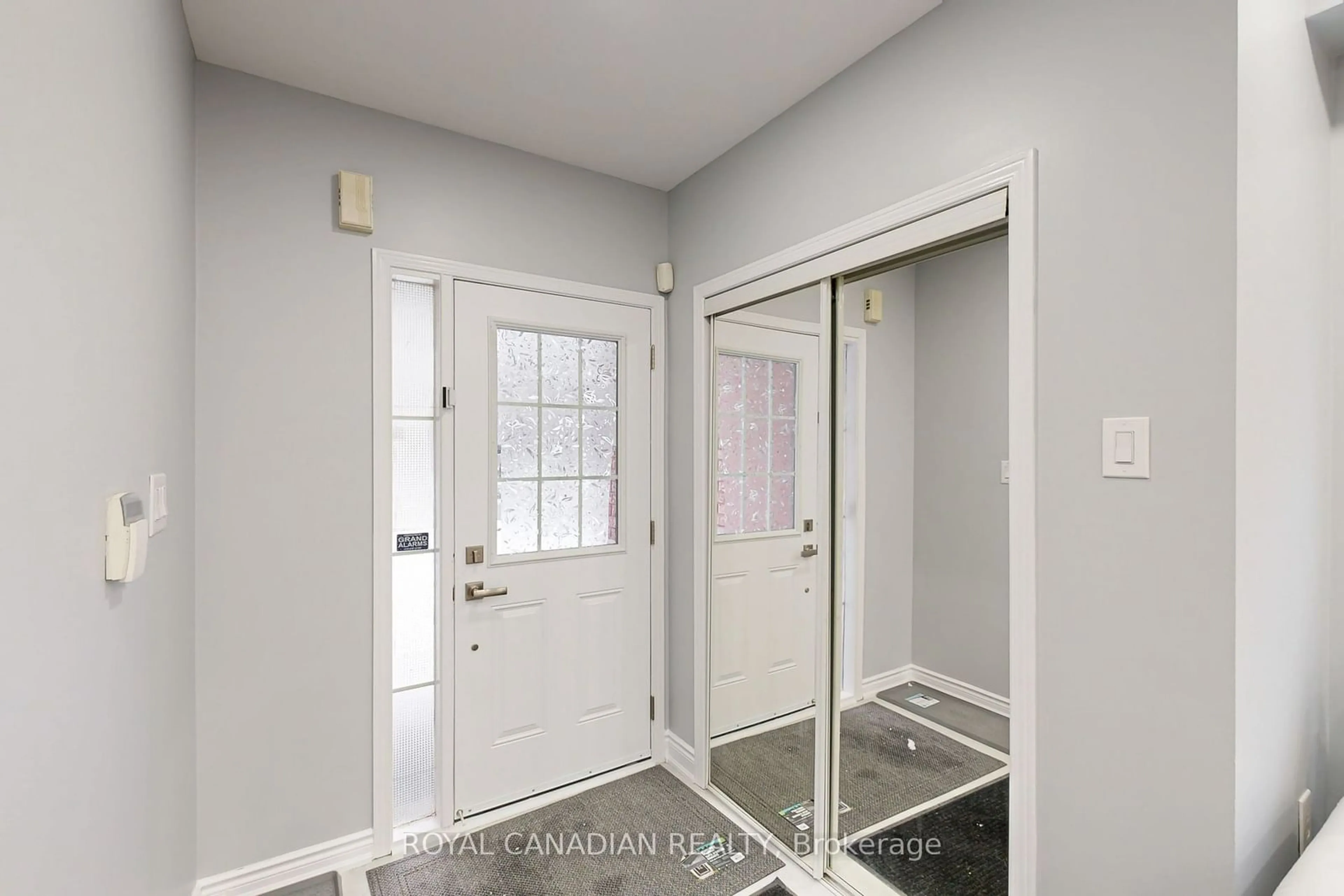 Indoor entryway for 11 Revelstoke Pl, Brampton Ontario L6R 3G3