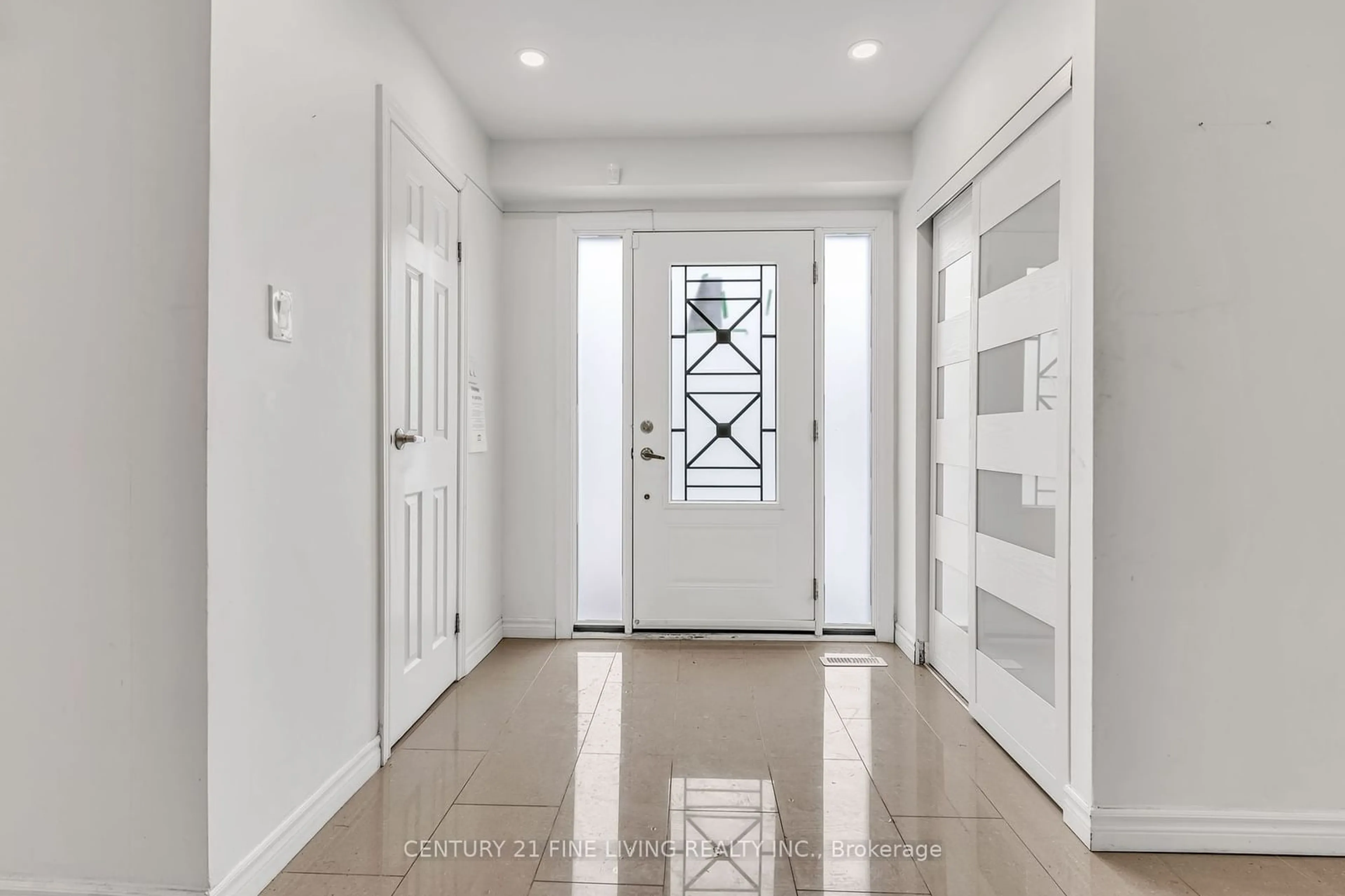 Indoor entryway for 68 Radford Dr, Brampton Ontario L6V 2Y9