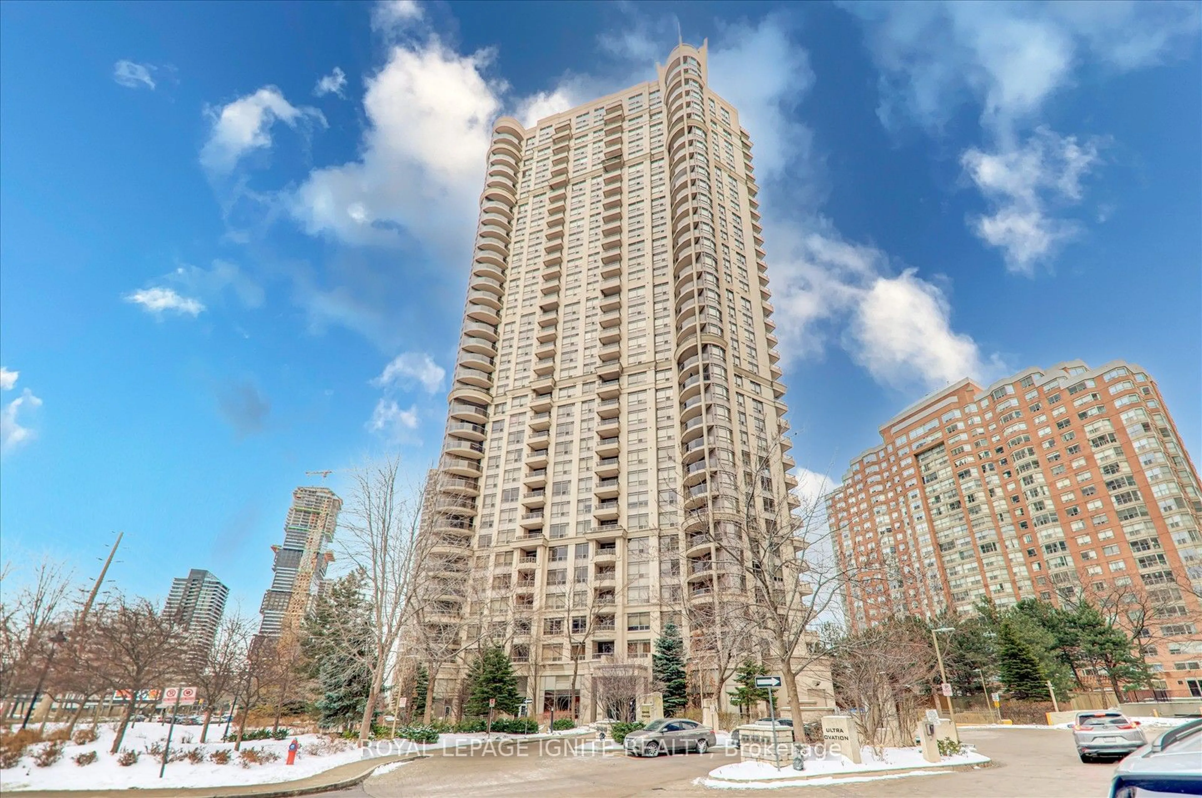 Patio, unknown for 310 Burnhamthorpe Rd #803, Mississauga Ontario L5B 4P9