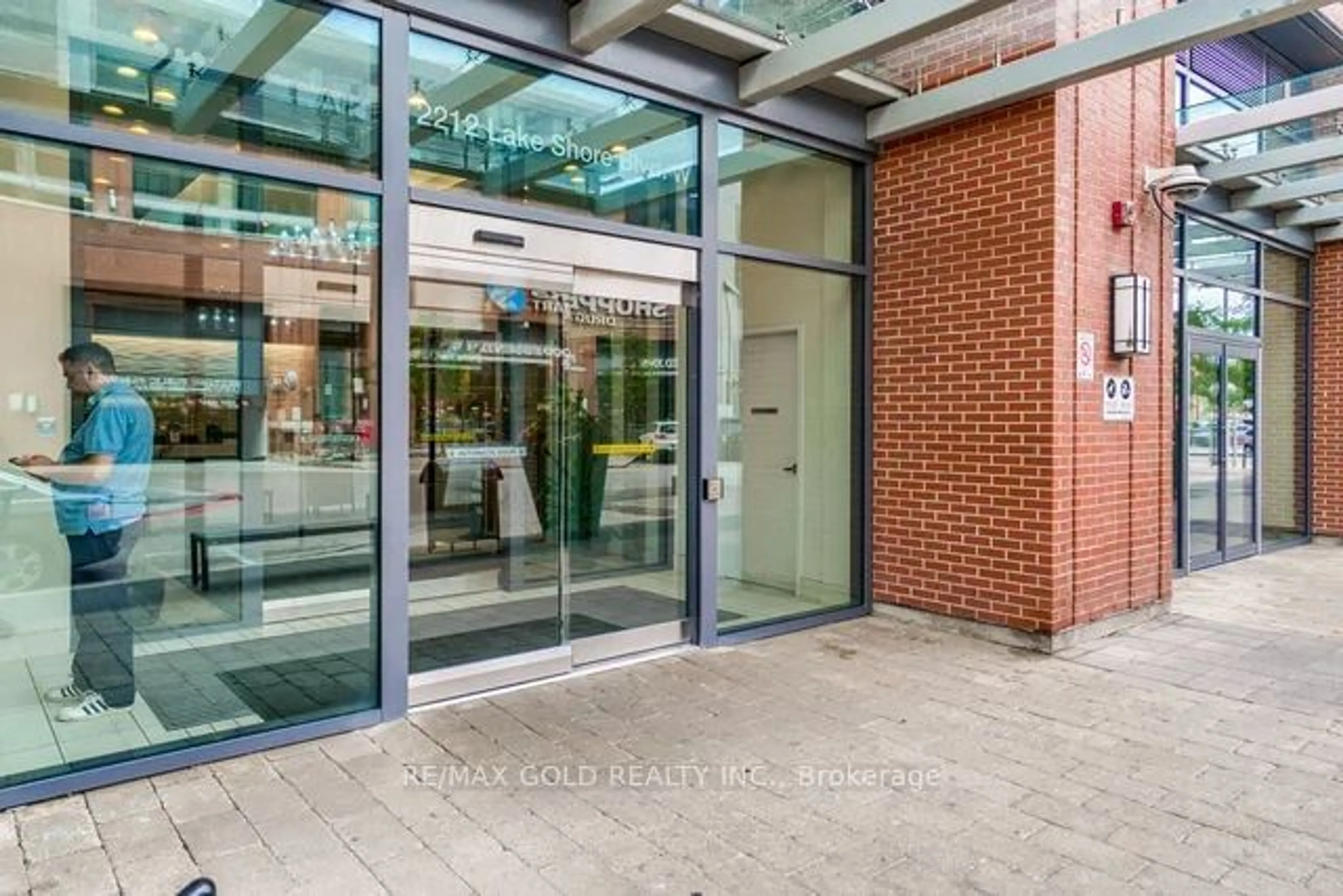 Indoor foyer for 2212 Lakeshore Blvd #2210, Toronto Ontario M8V 0C2