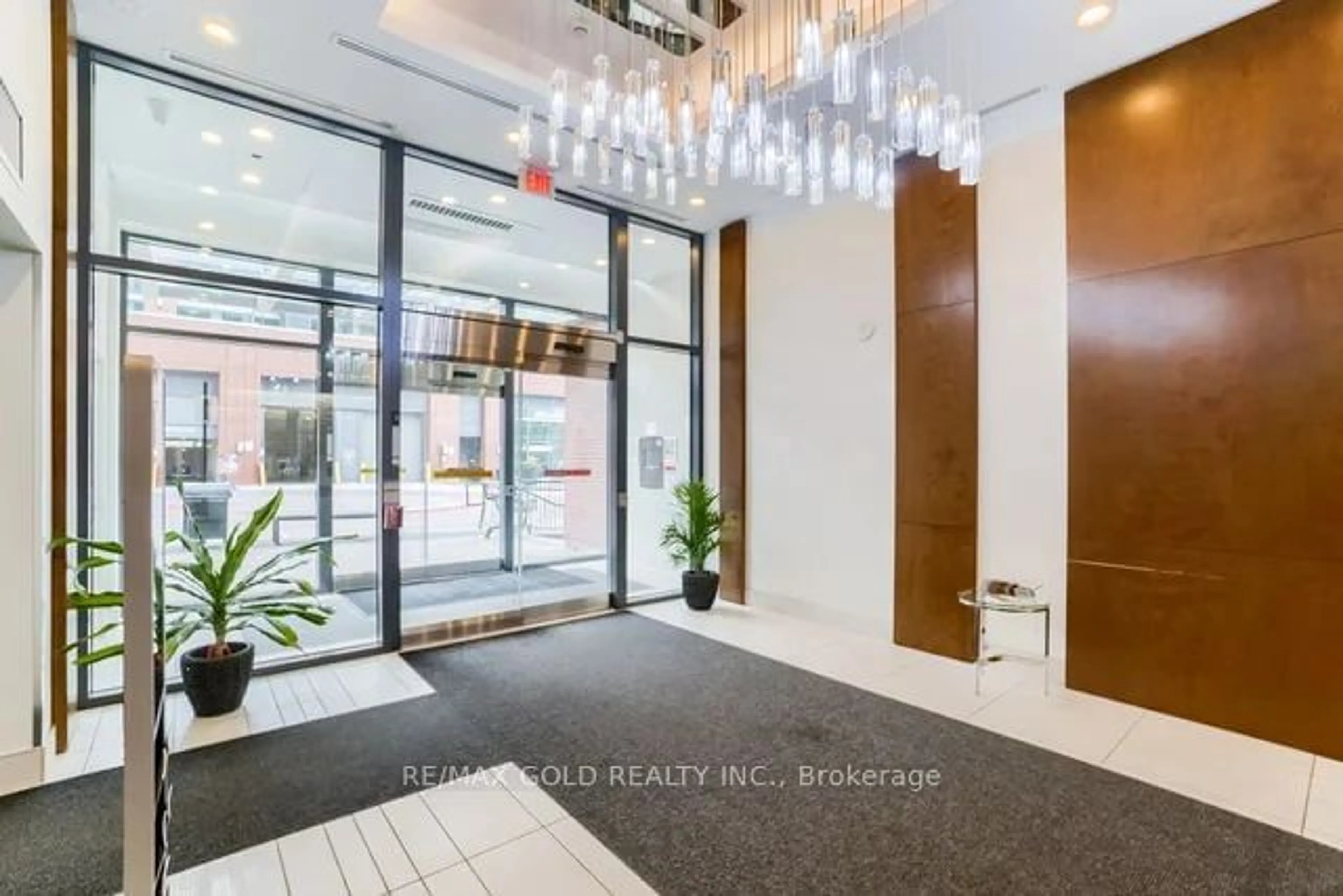 Indoor foyer for 2212 Lakeshore Blvd #2210, Toronto Ontario M8V 0C2