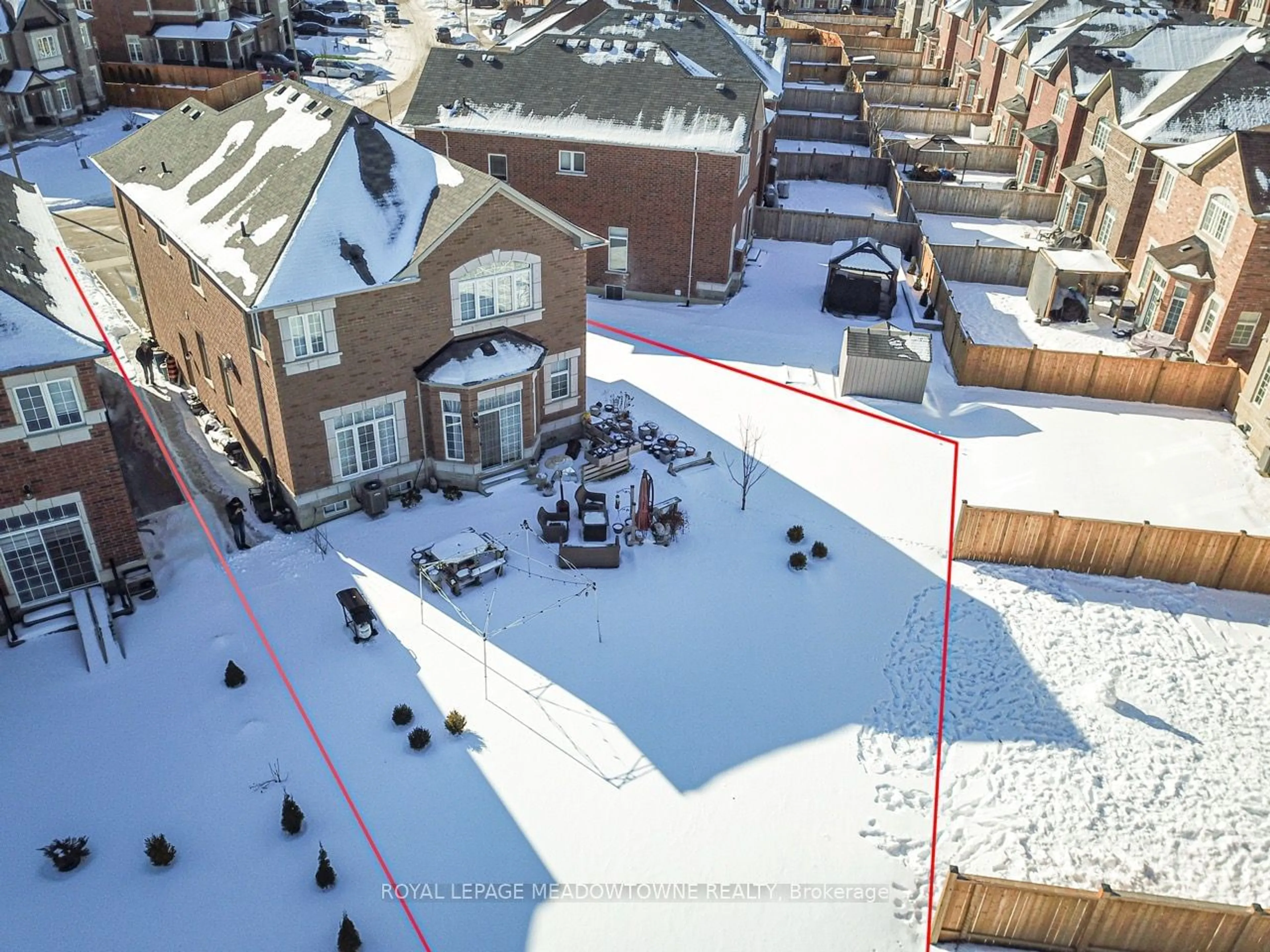 A pic from outside/outdoor area/front of a property/back of a property/a pic from drone, unknown for 232 Niagara Tr, Halton Hills Ontario L7G 0M4