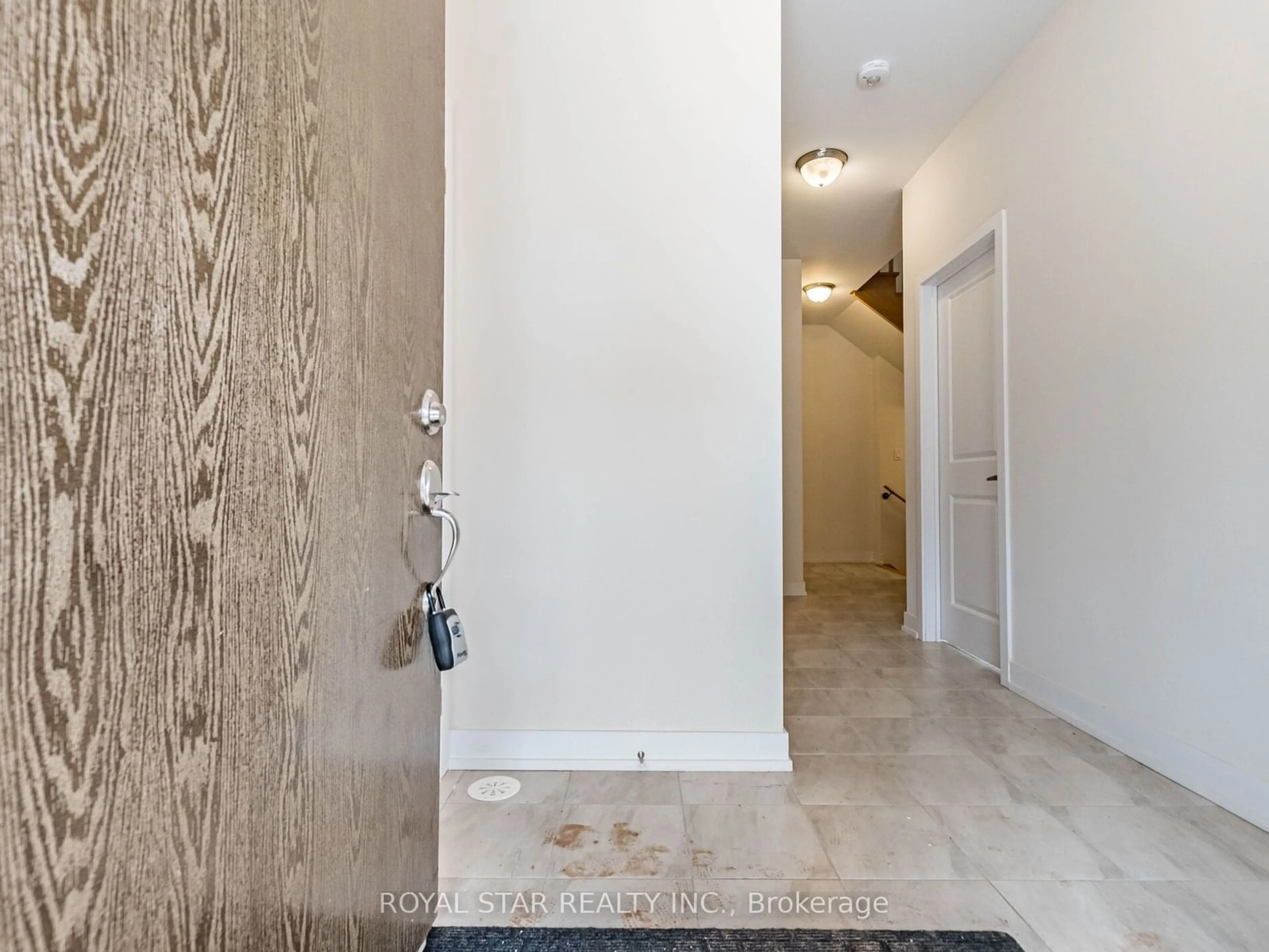 Indoor entryway for 3110 Meadowridge Dr, Oakville Ontario L6H 7G1