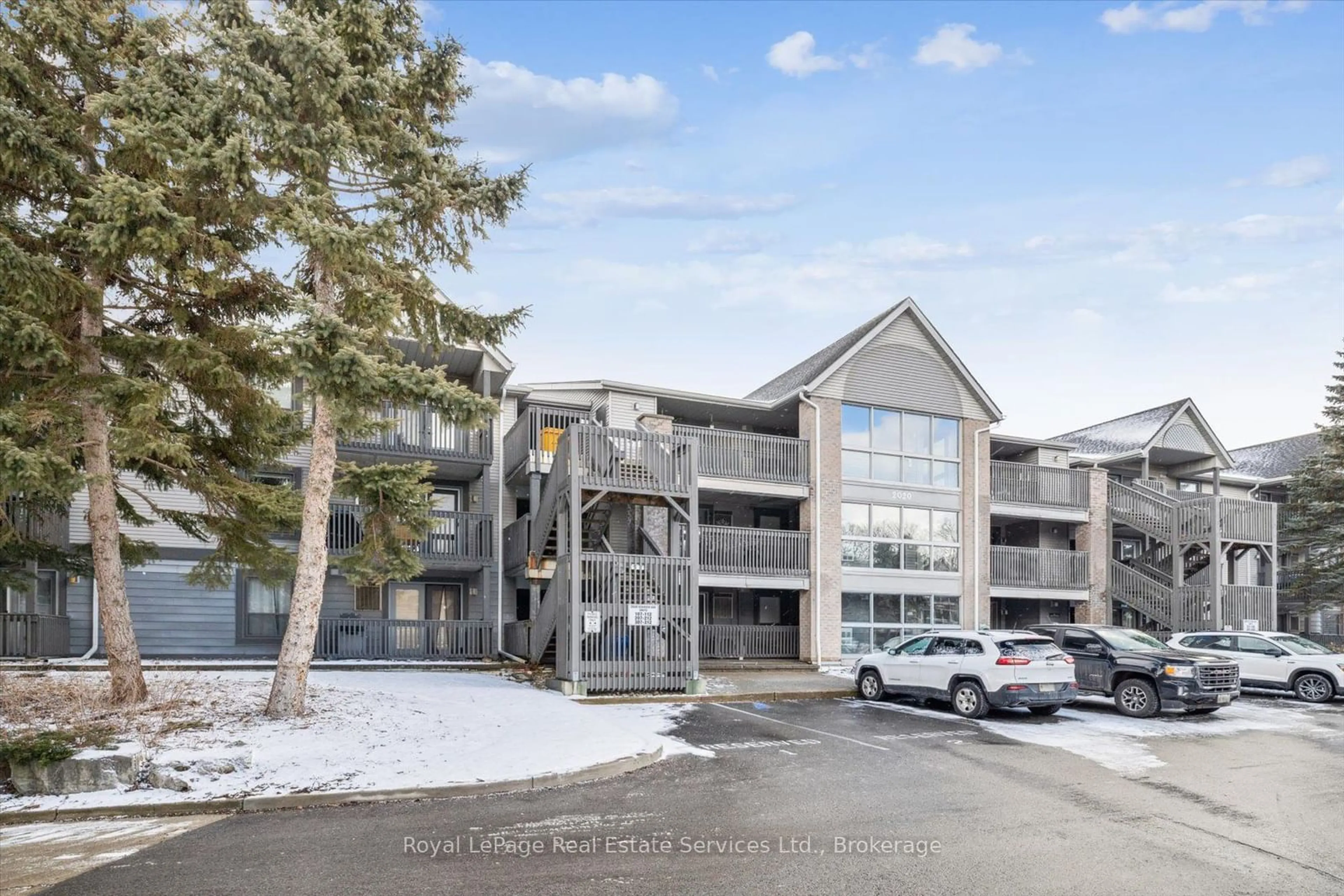 A pic from outside/outdoor area/front of a property/back of a property/a pic from drone, mountain view for 2020 Cleaver Ave #207, Burlington Ontario L7M 4C2