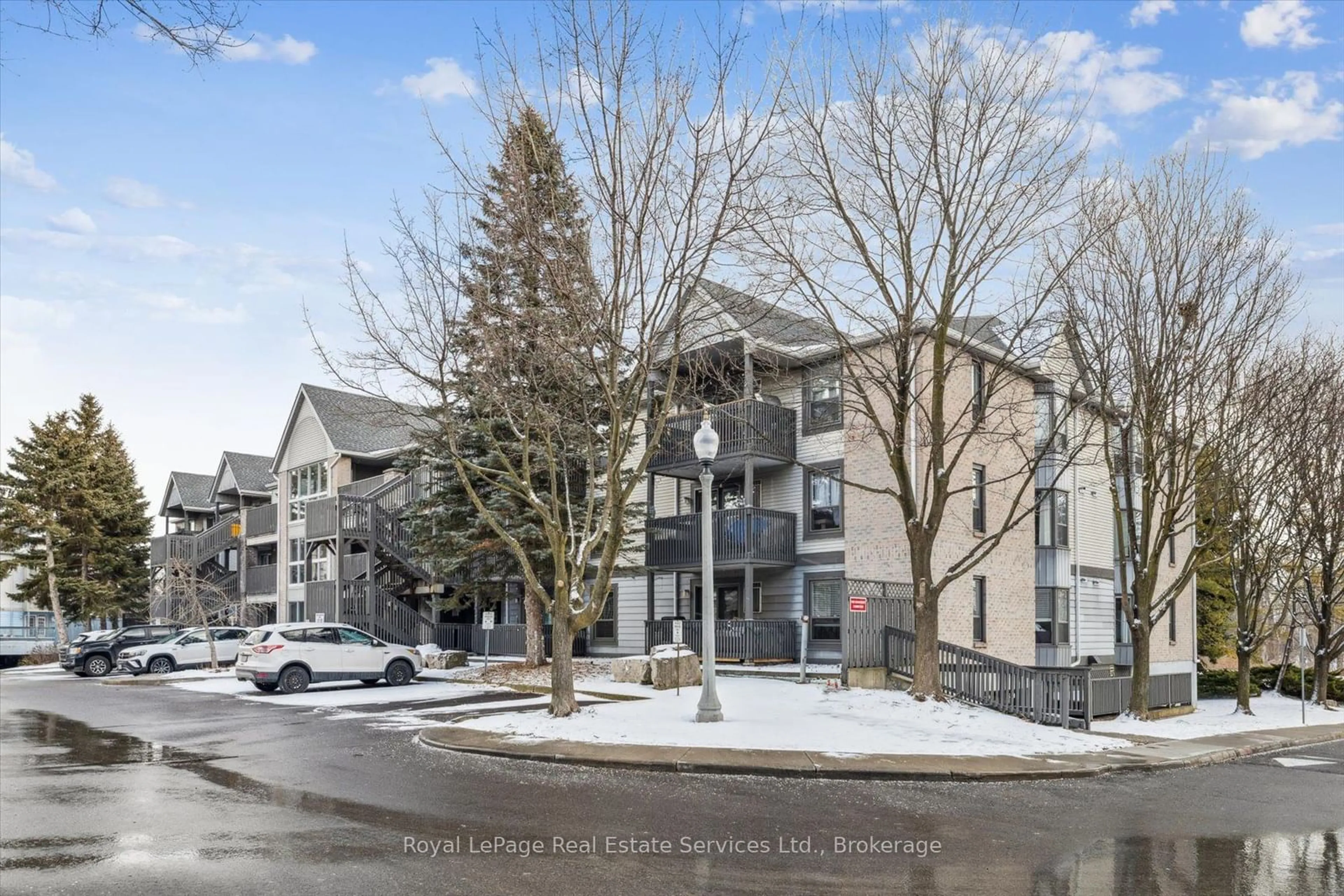 A pic from outside/outdoor area/front of a property/back of a property/a pic from drone, mountain view for 2020 Cleaver Ave #207, Burlington Ontario L7M 4C2