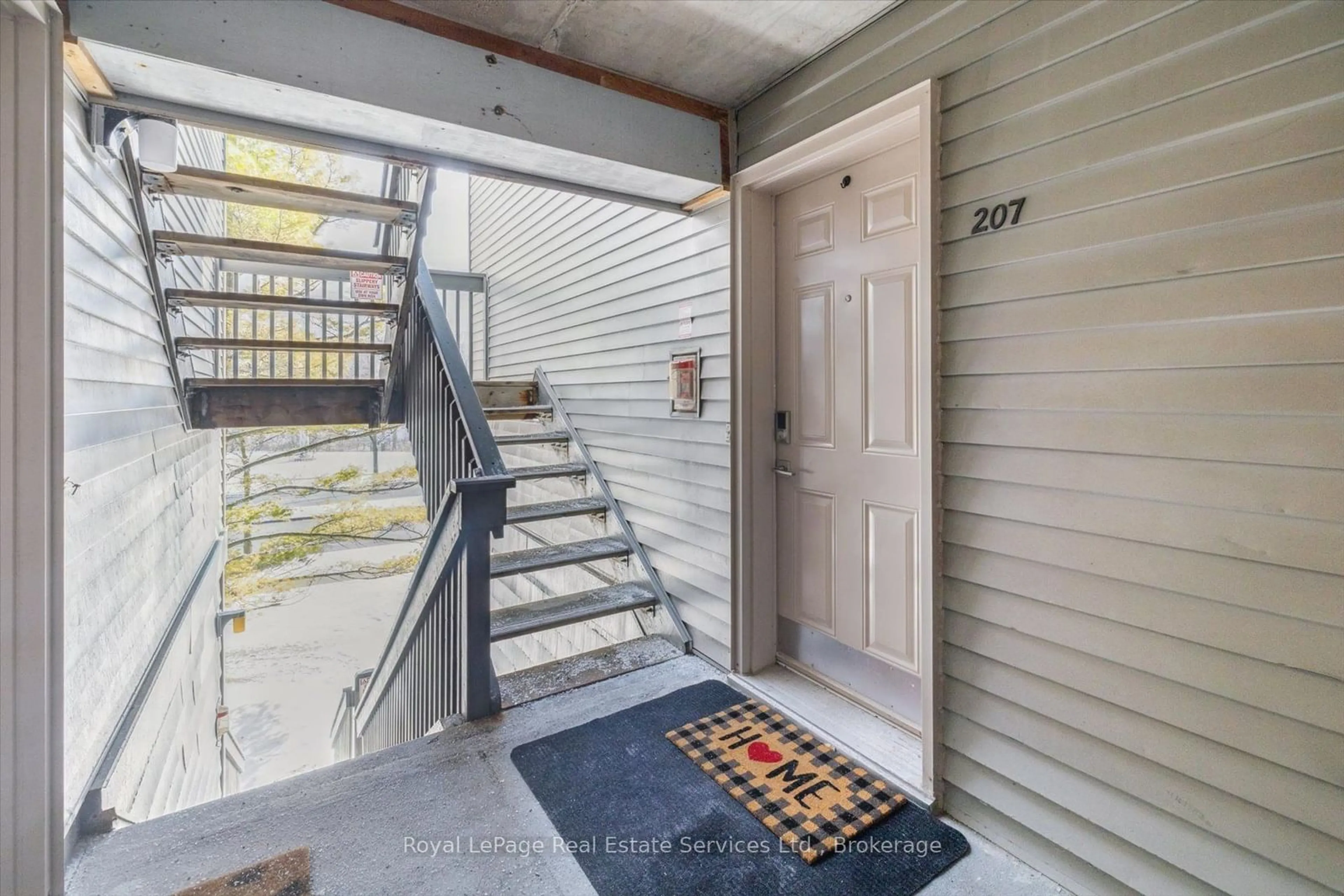 Indoor entryway for 2020 Cleaver Ave #207, Burlington Ontario L7M 4C2